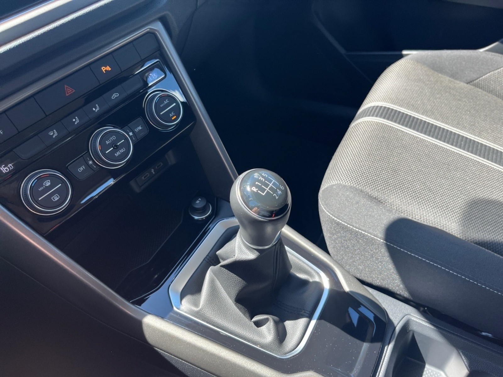 Volkswagen T-Roc 1.0 tsi style 110cv - 22
