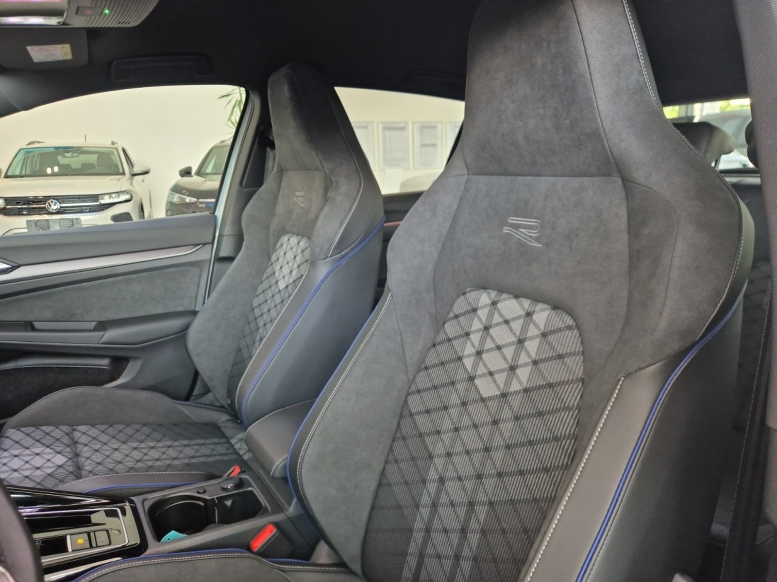 Volkswagen Golf 1.5 etsi r-line plus 150cv dsg - 18
