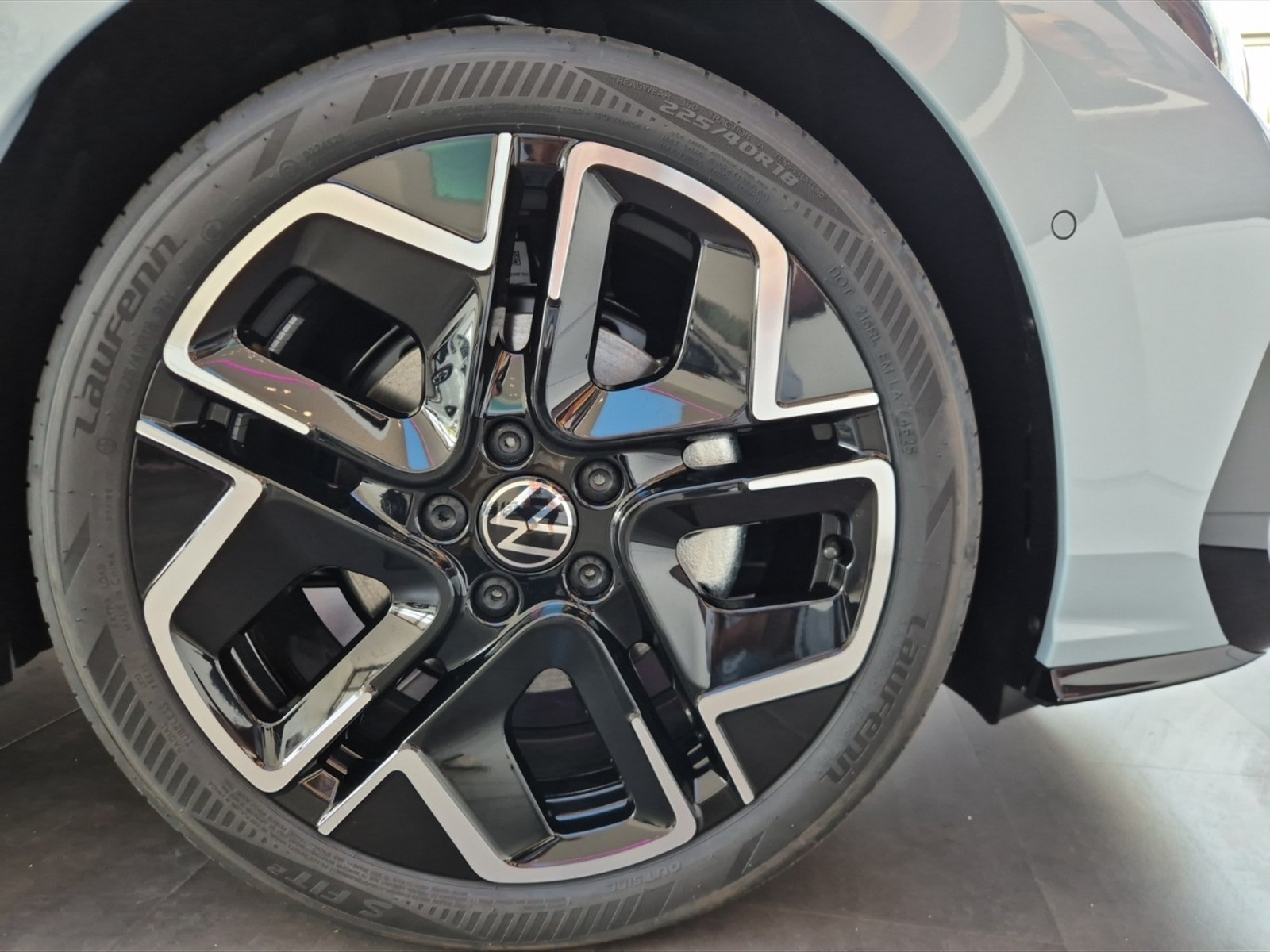 Volkswagen Golf 1.5 etsi r-line plus 150cv dsg - 23