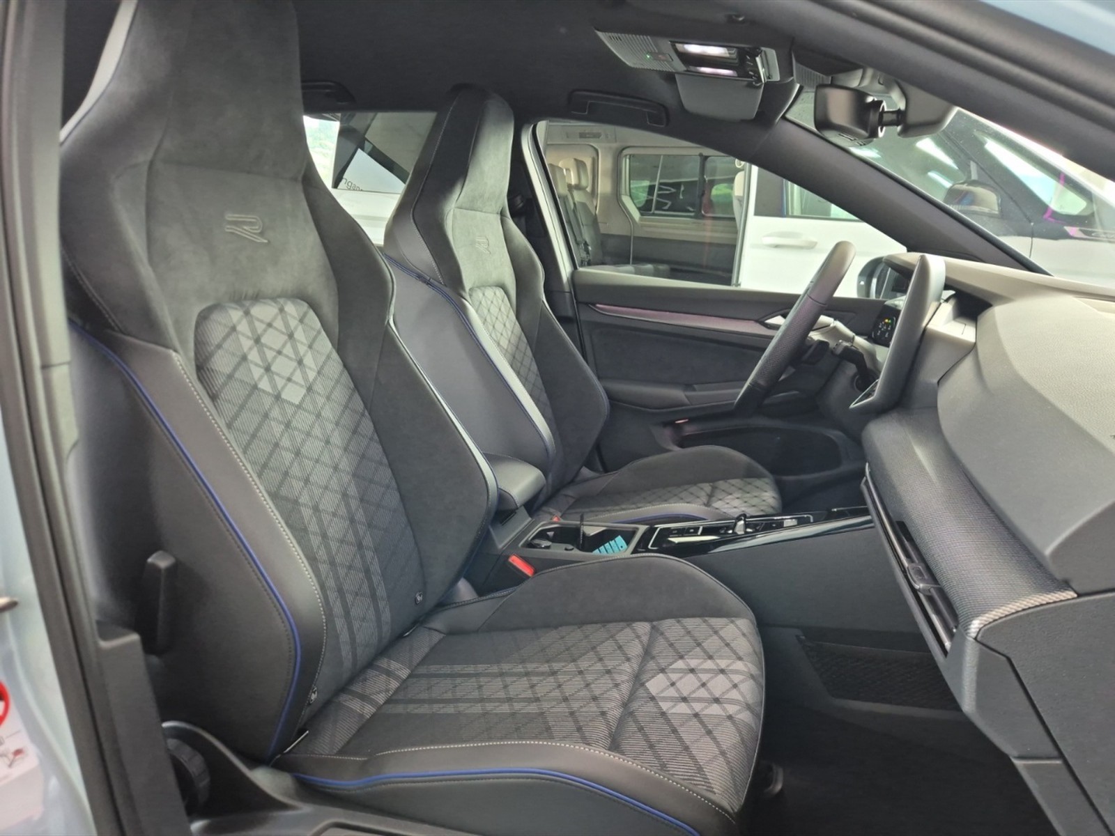 Volkswagen Golf 1.5 etsi r-line plus 150cv dsg - 9