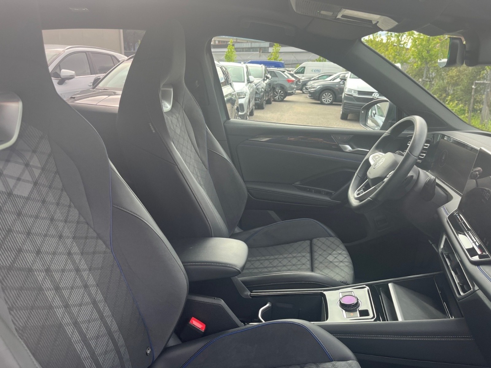 Volkswagen Tiguan 2.0 tdi r-line plus 4motion 193cv dsg - 9