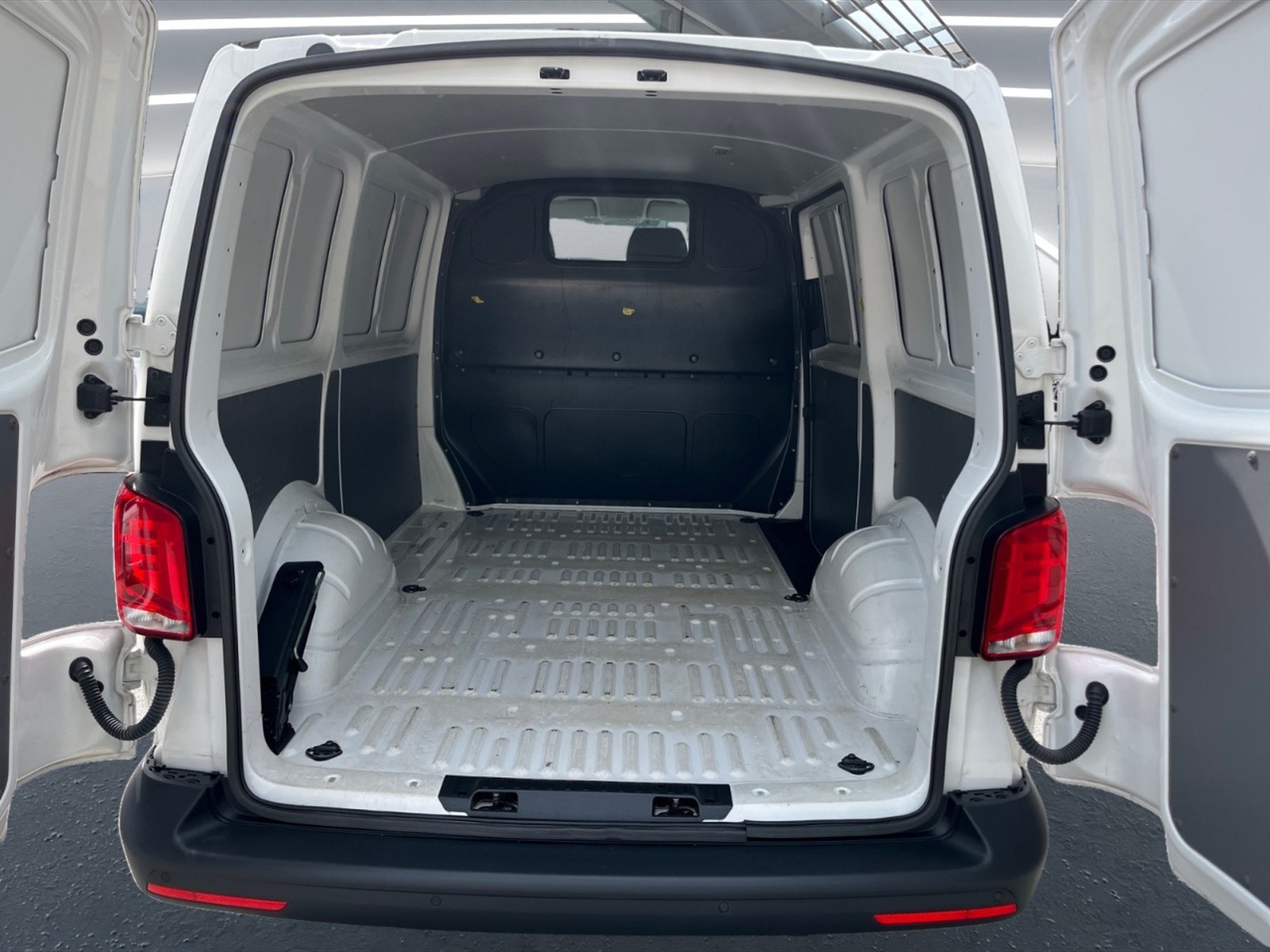 Volkswagen VIC T6.1 Transporter Transporter Kastenwagen 2.0 TDI BlueMotion 110kW 6-Gang - 12