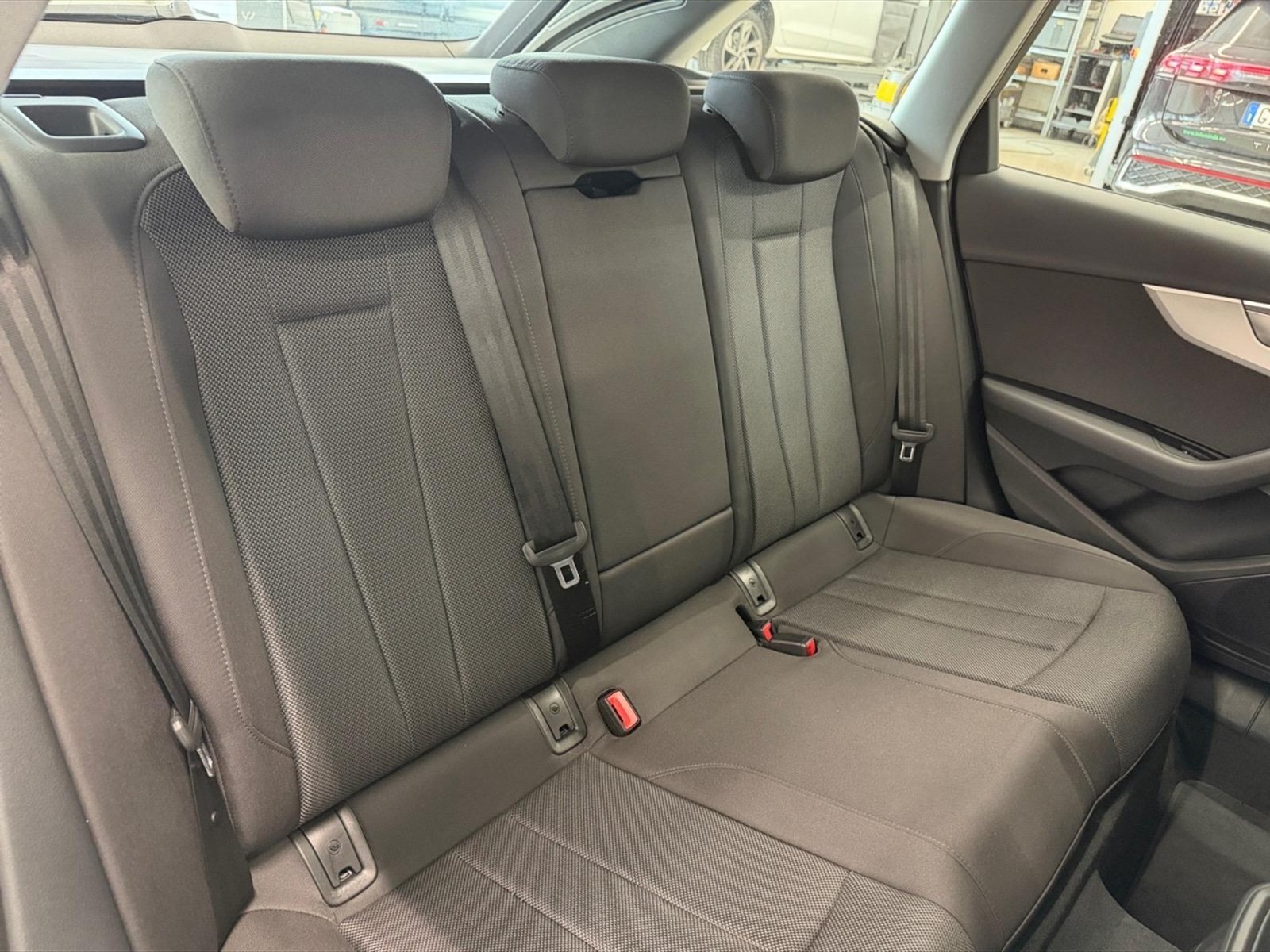 Audi A4 avant 40 2.0 tdi mhev business quattro 204cv s-tronic - 9