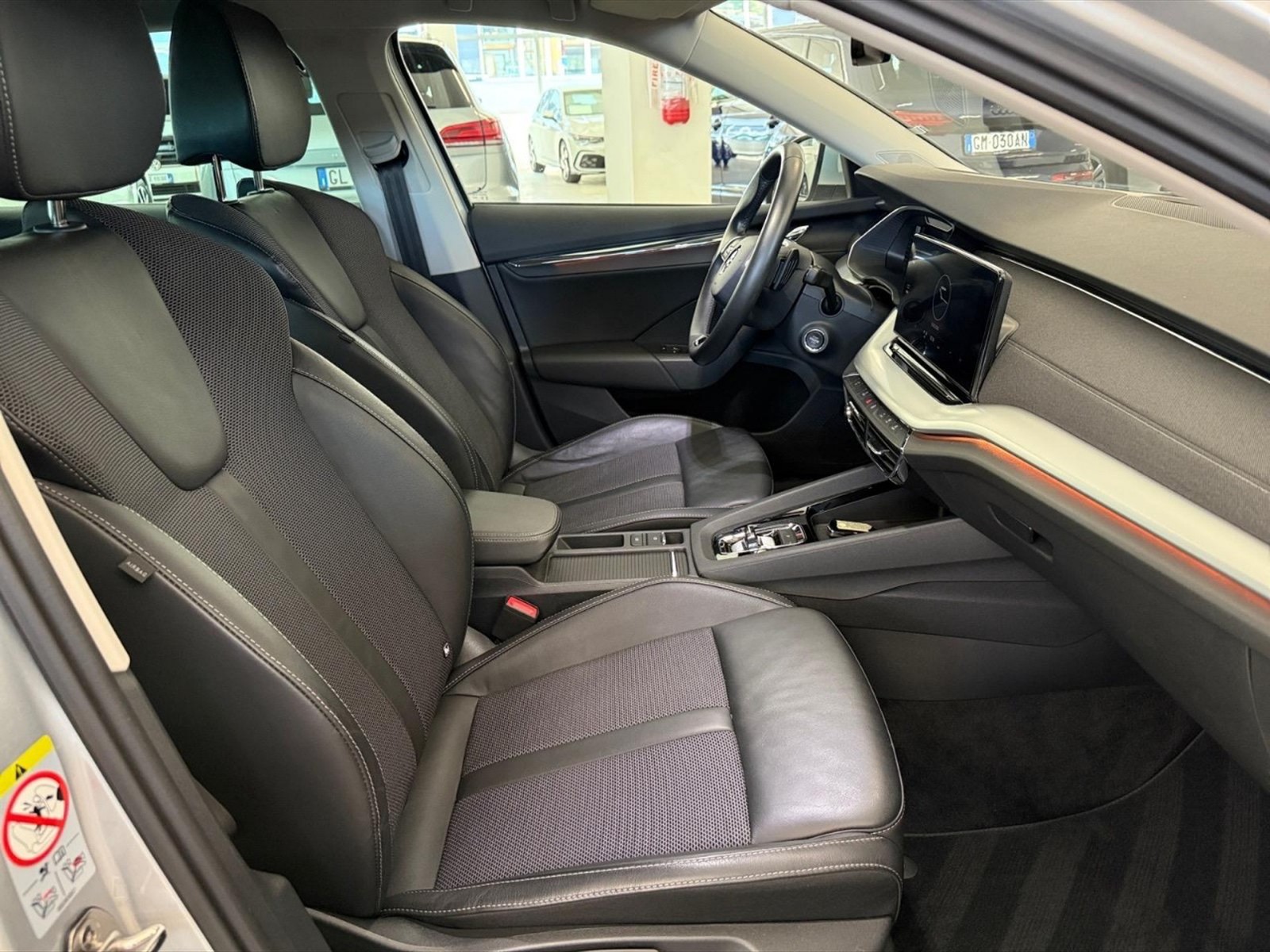 Skoda Octavia wagon 1.5 e-tec style dsg - 8