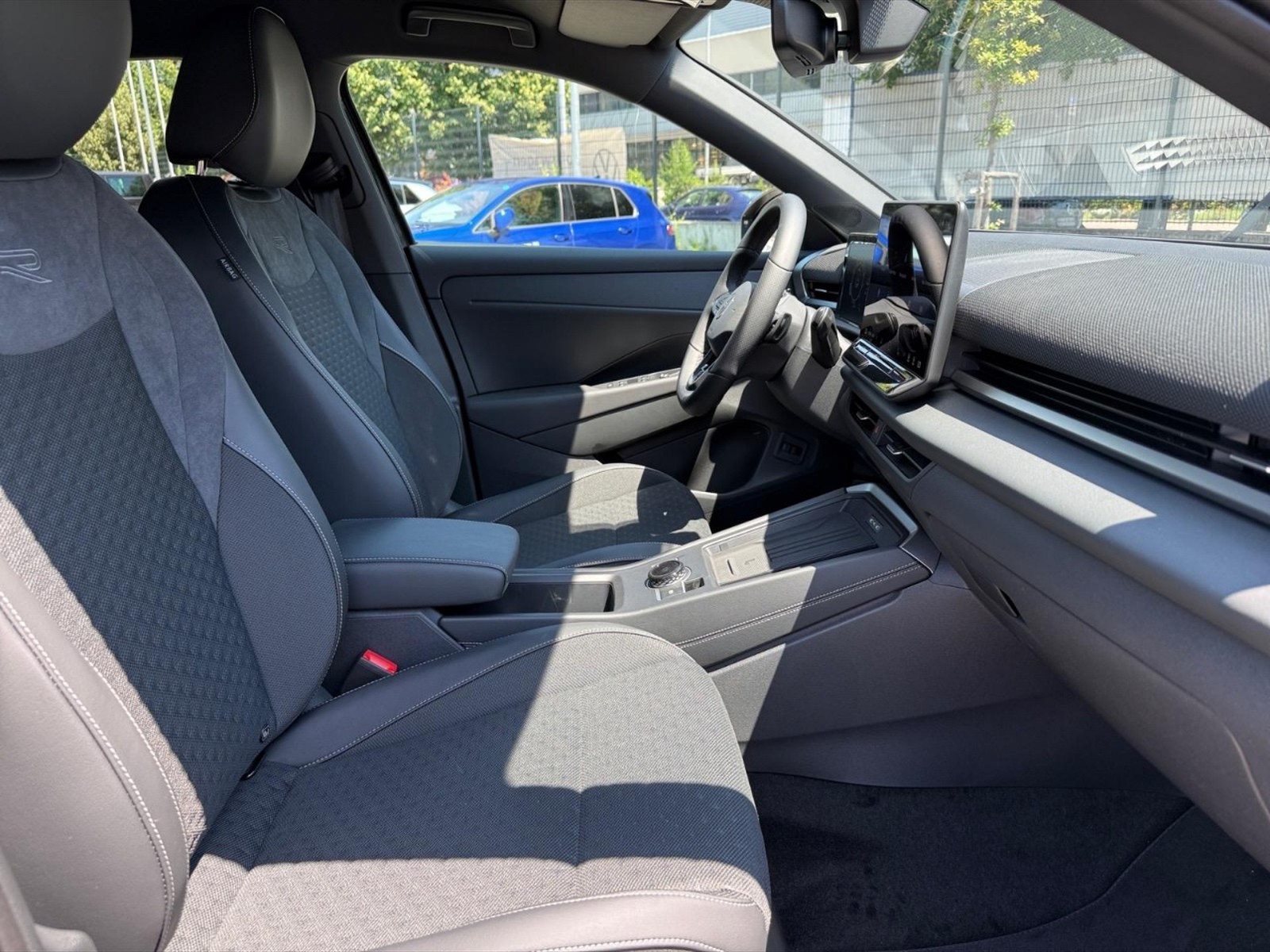 Volkswagen T-Roc 1.5 etsi r-line 150cv dsg - 9