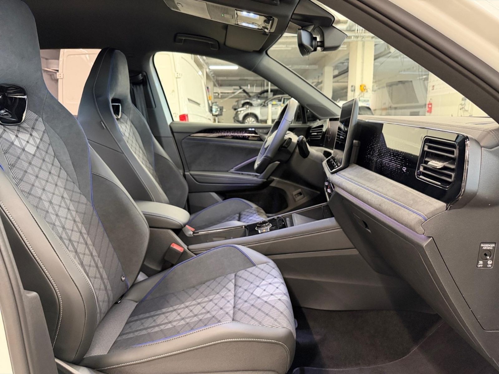 Volkswagen Tiguan 2.0 tdi r-line plus 4motion 193cv dsg - 9