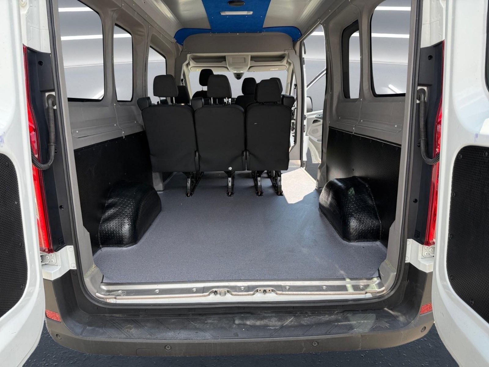 Maxus deliver 9 2.0 108 KW 6 Gang 9 Sitze - 9