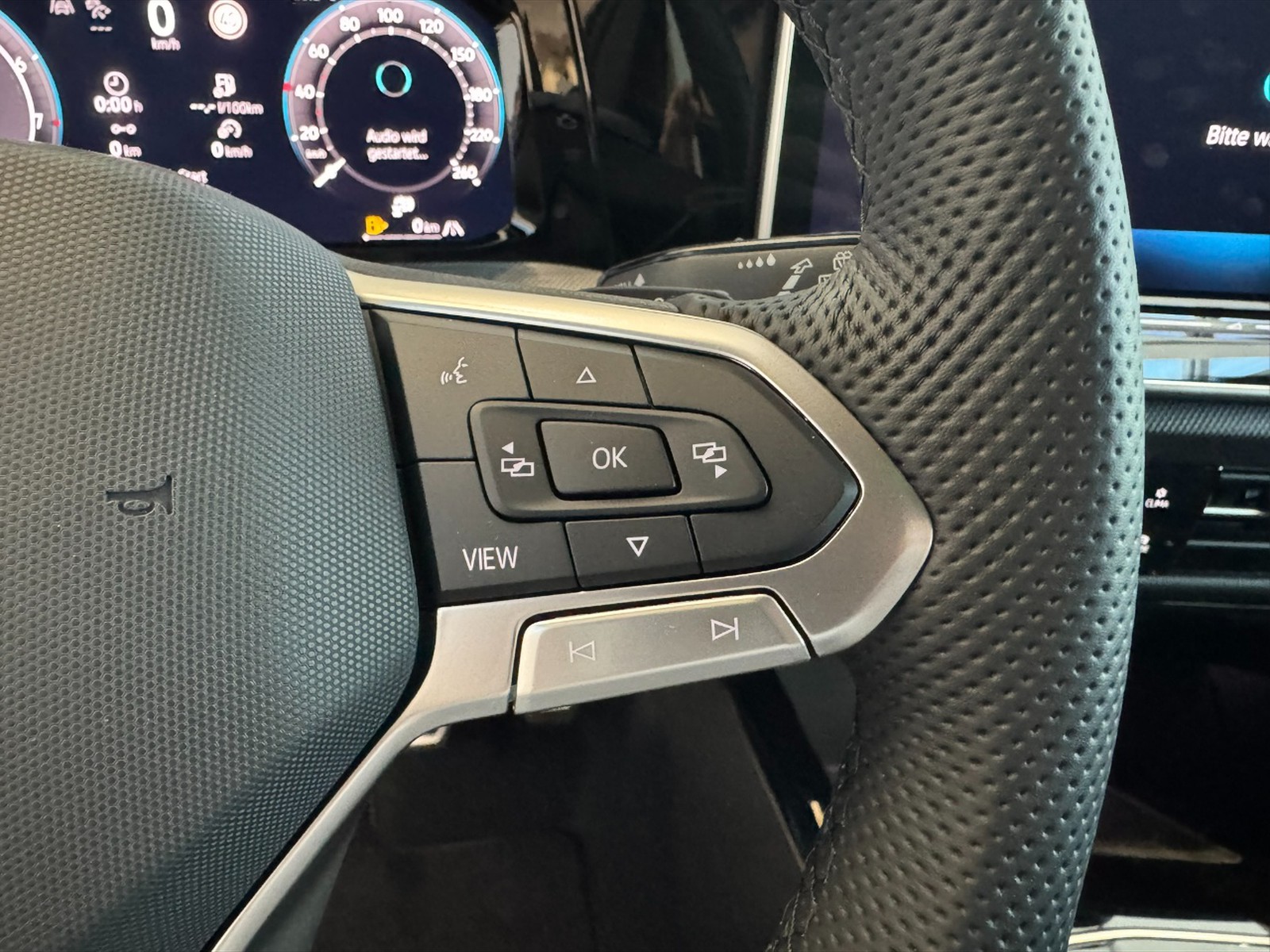 Volkswagen Golf 1.5 etsi r-line plus 150cv dsg - 18