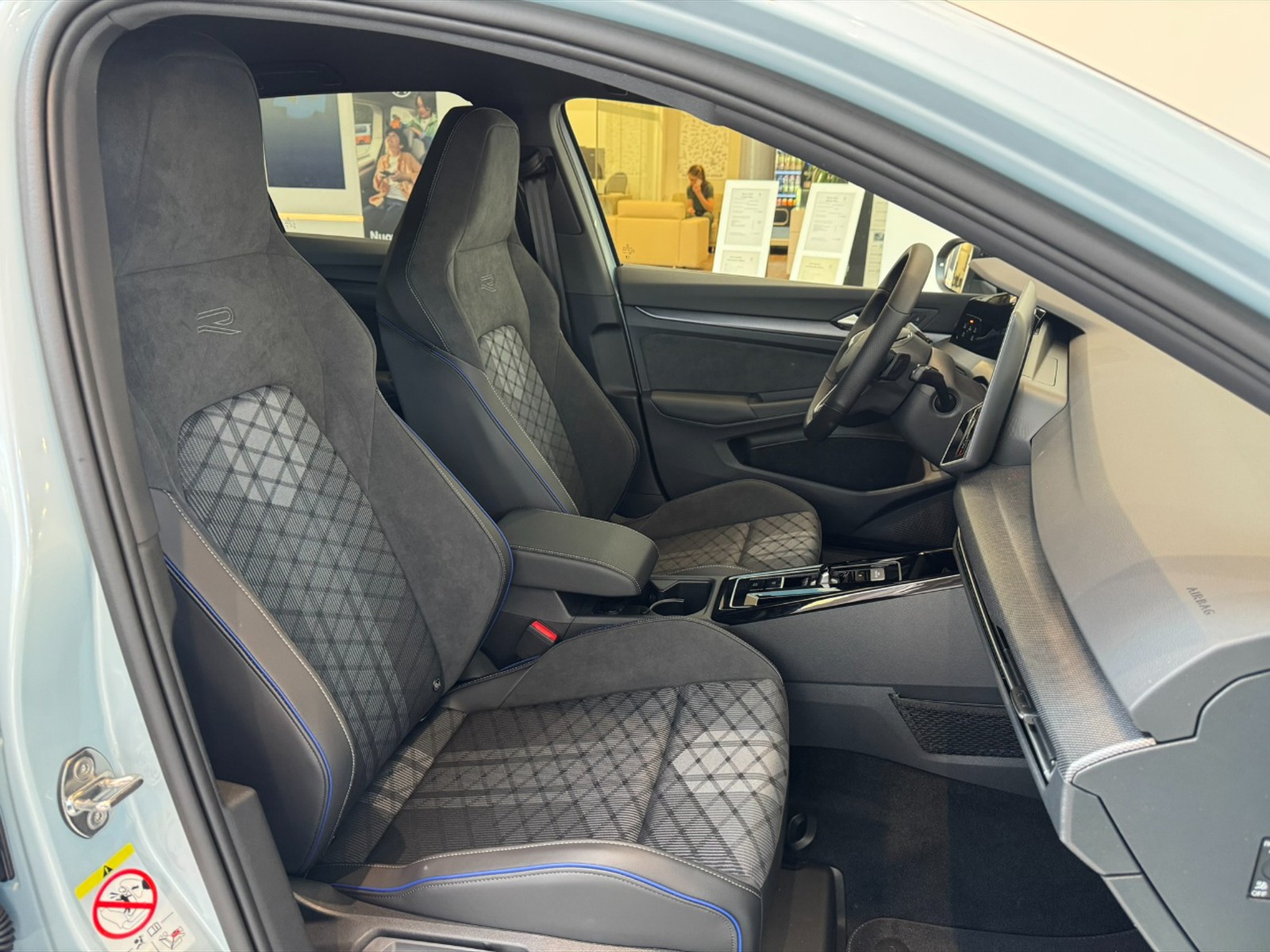 Volkswagen Golf 1.5 etsi r-line plus 150cv dsg - 9