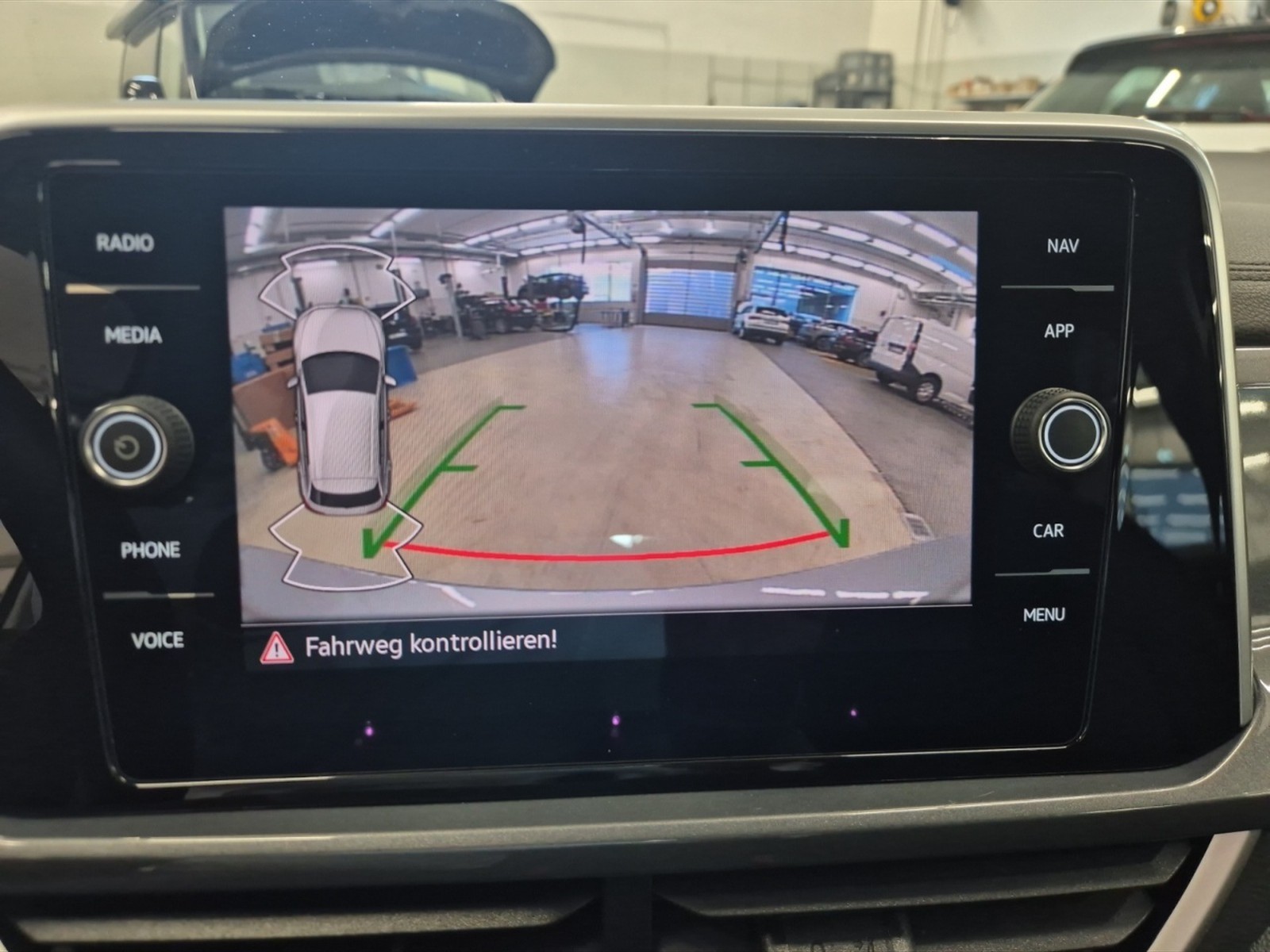 Volkswagen T-Roc 1.5 TSI STYLE, GANCIO; KEYLESS - 16