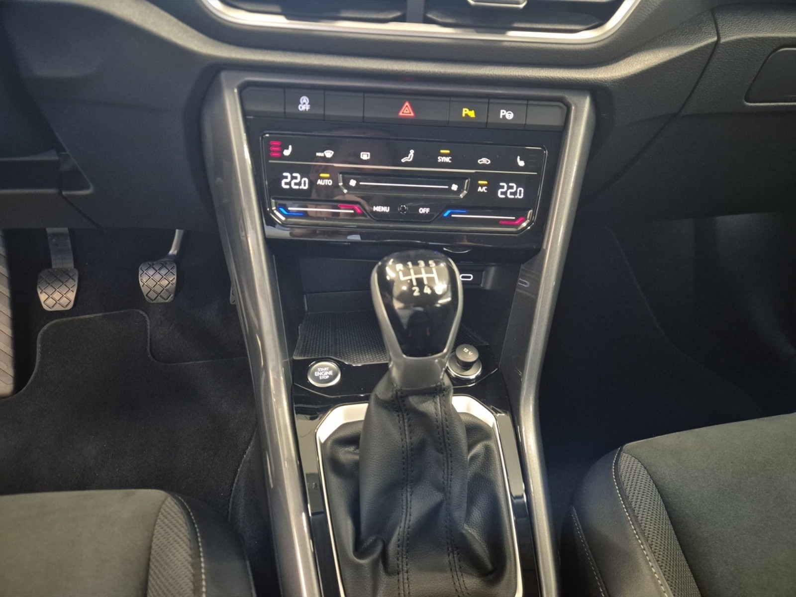 Volkswagen T-Roc 1.5 TSI STYLE, GANCIO; KEYLESS - 22