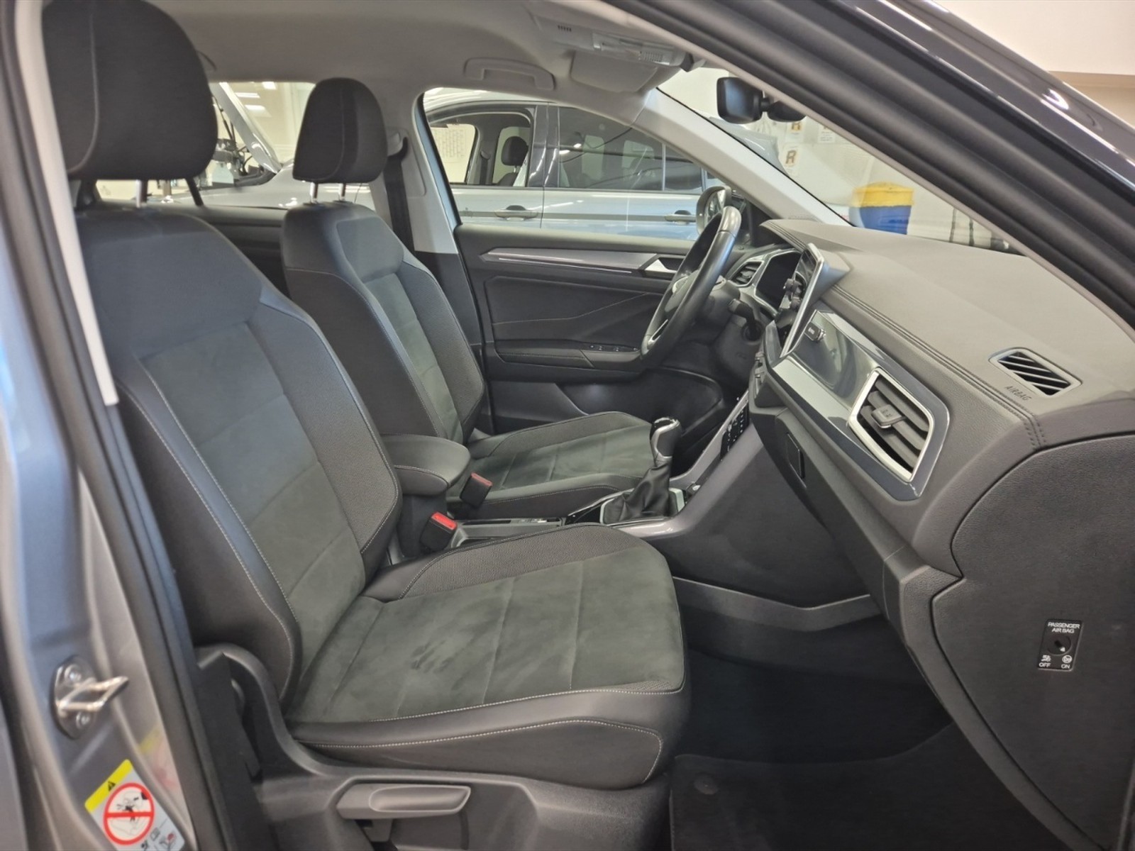 Volkswagen T-Roc 1.5 TSI STYLE, GANCIO; KEYLESS - 9