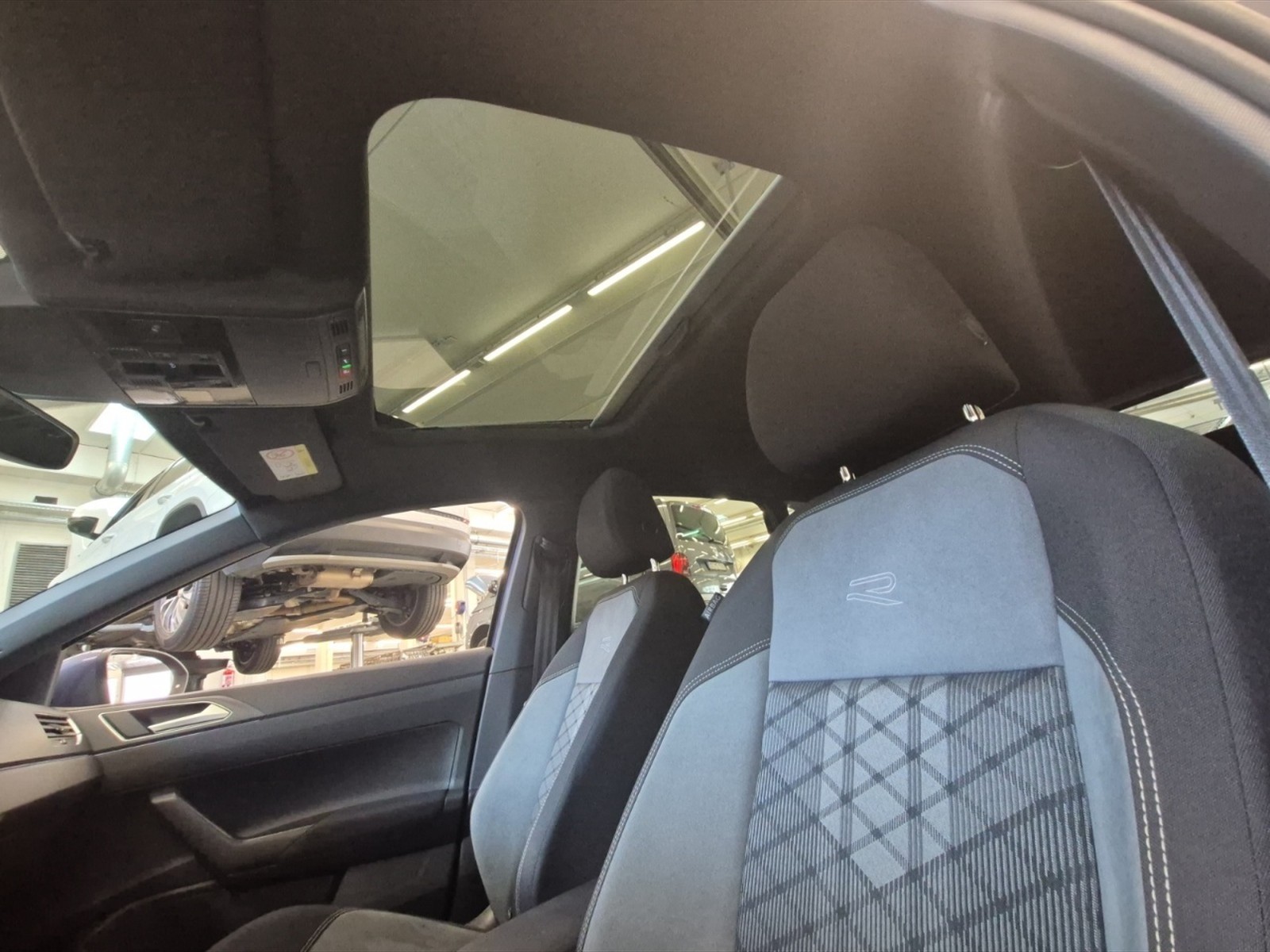 Volkswagen Taigo 1.0 tsi r-line 115cv - 17
