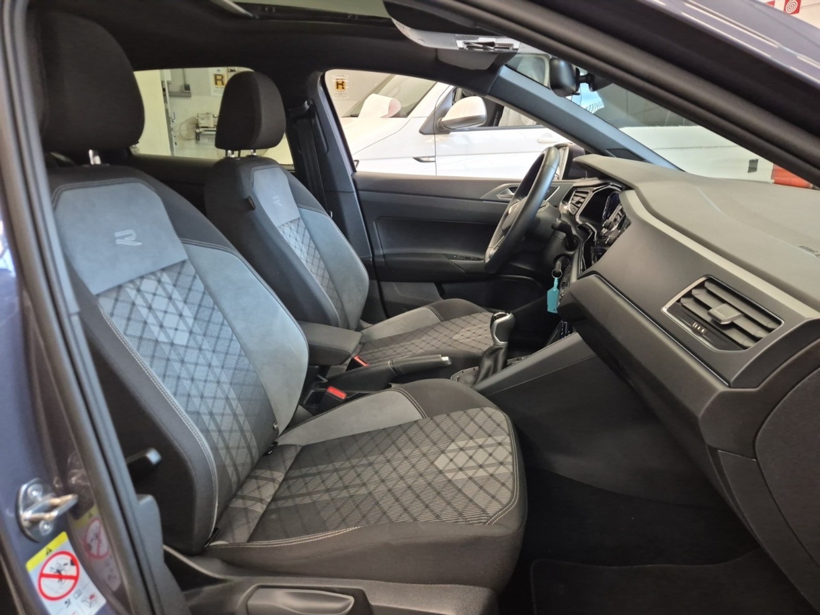 Volkswagen Taigo 1.0 tsi r-line 115cv - 9