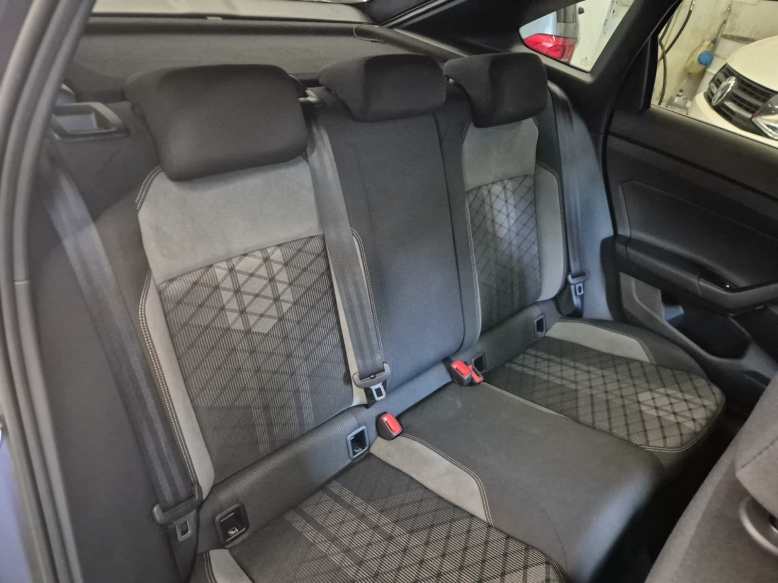 Volkswagen Taigo 1.0 tsi r-line 115cv - 10