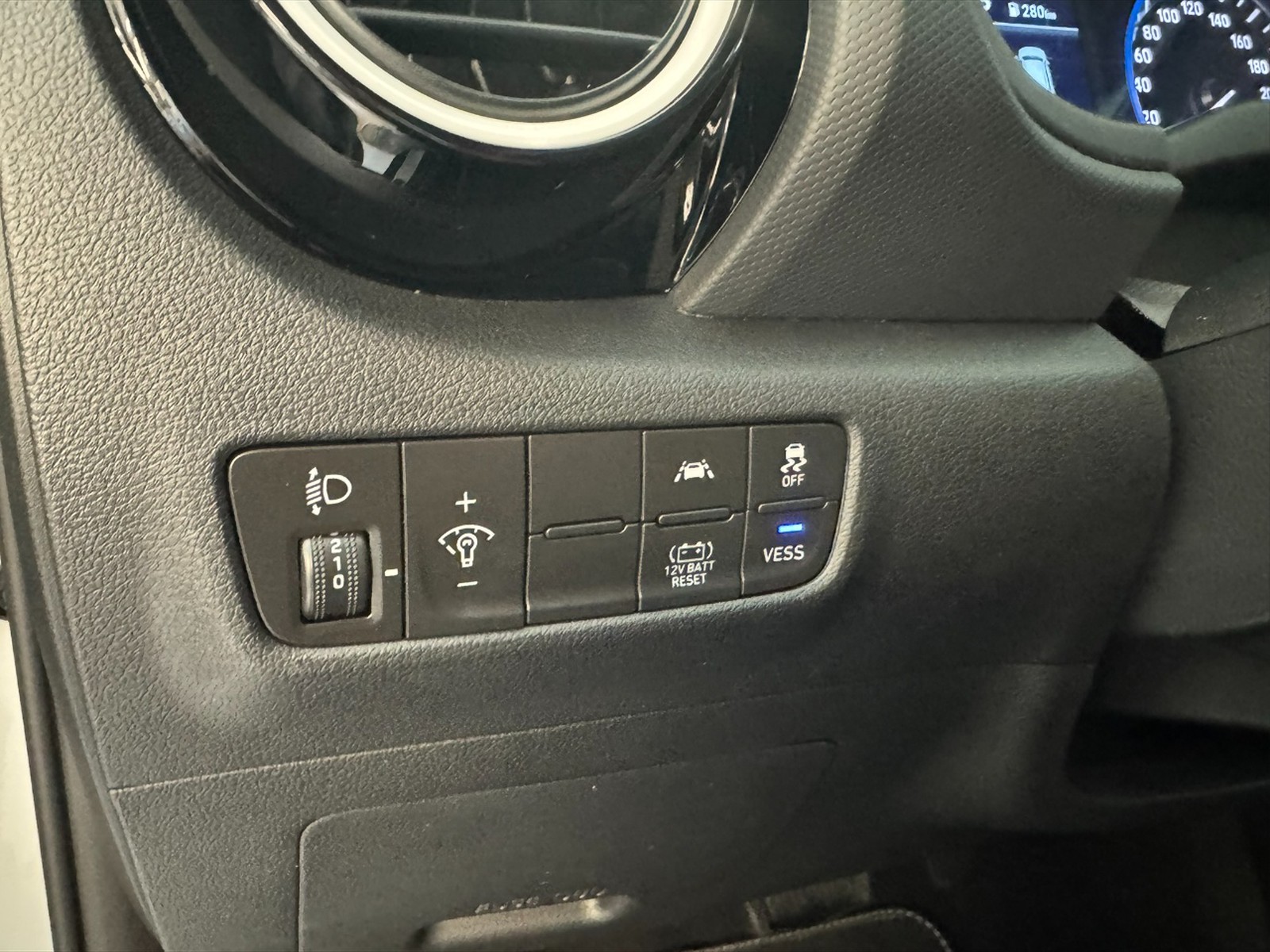 Hyundai Kona 1.6 hev xtech 2wd dct - 14