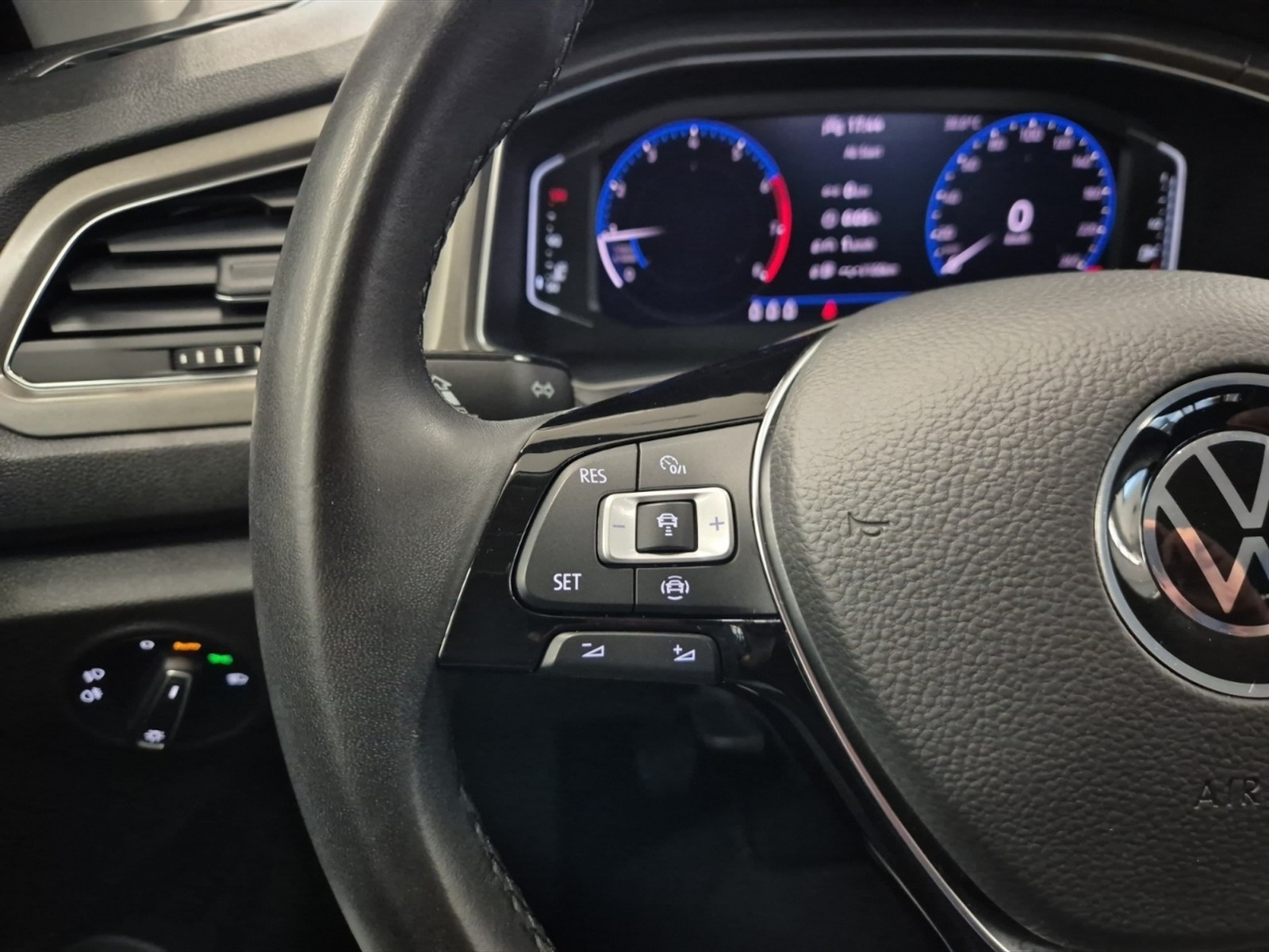 Volkswagen T-Roc 1.0 tsi style 110cv - 14