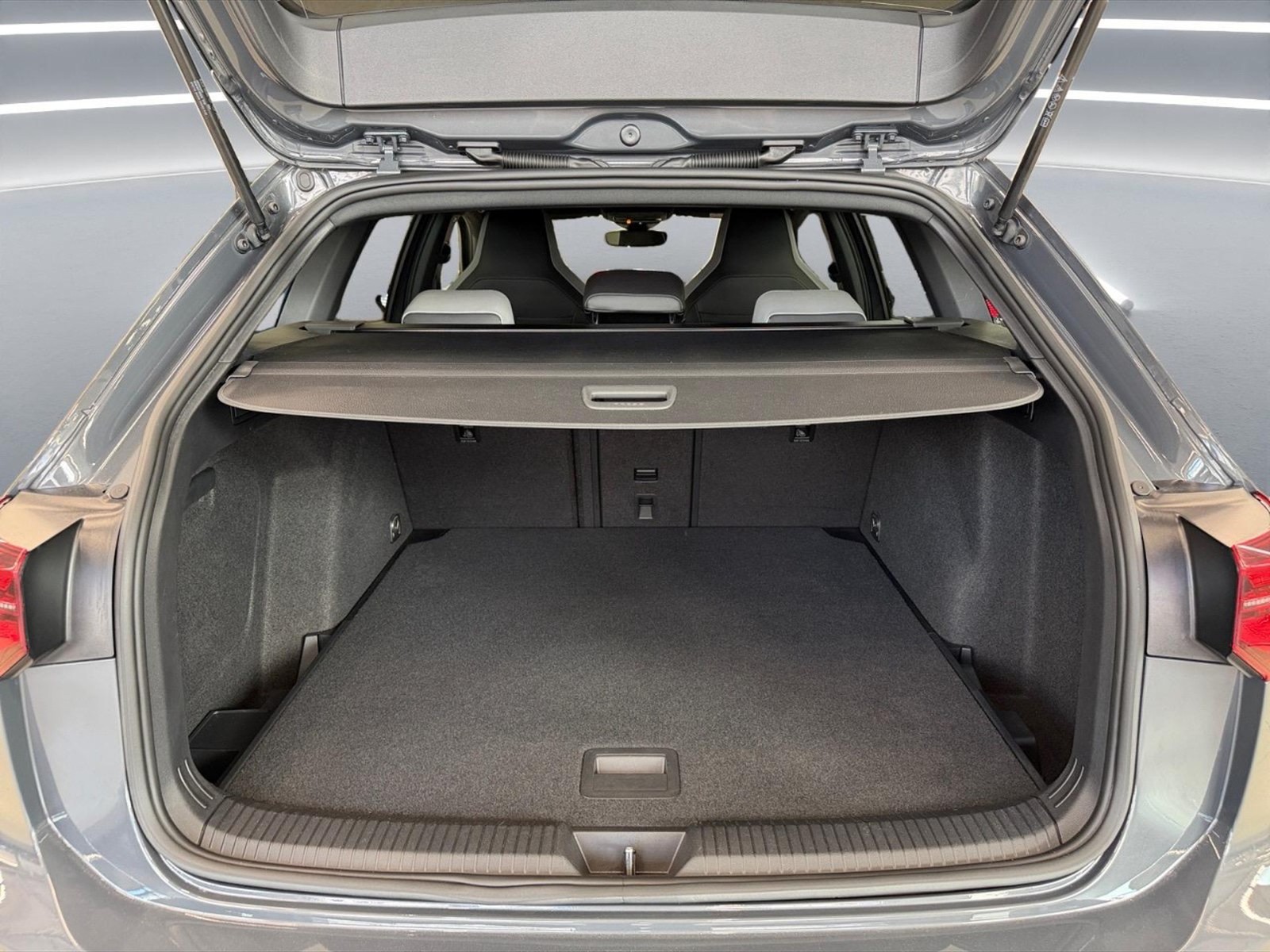 Volkswagen Golf variant 1.5 etsi evo r-line 150cv dsg - 12