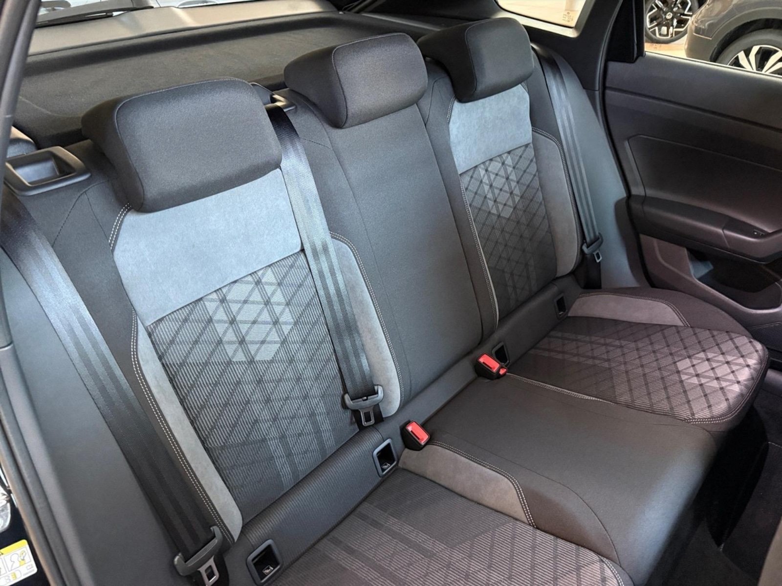 Volkswagen Taigo 1.0 tsi r-line plus 115cv - 9