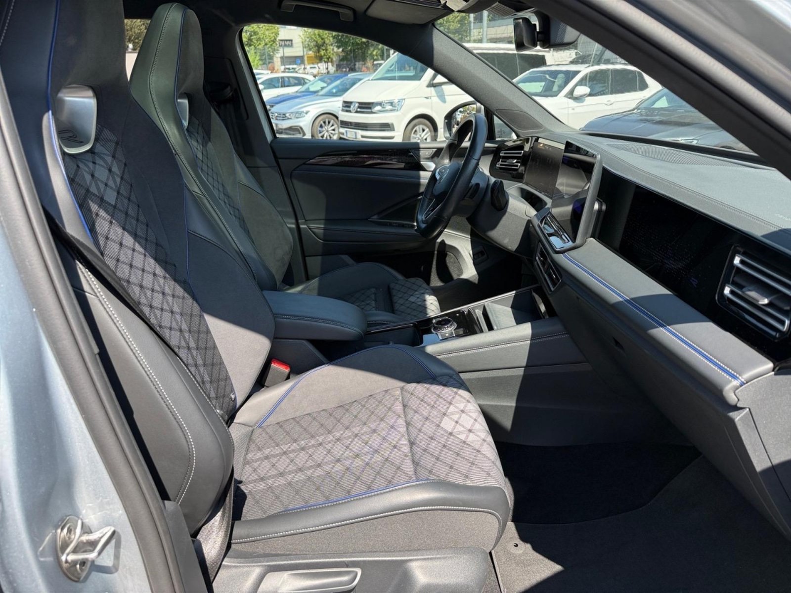Volkswagen Tiguan 2.0 tdi r-line plus 4motion 193cv dsg - 9
