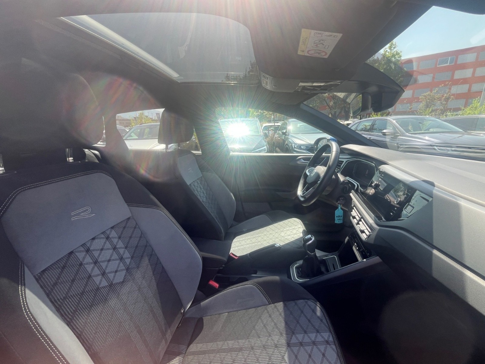 Volkswagen Taigo 1.0 tsi r-line 115cv - 9