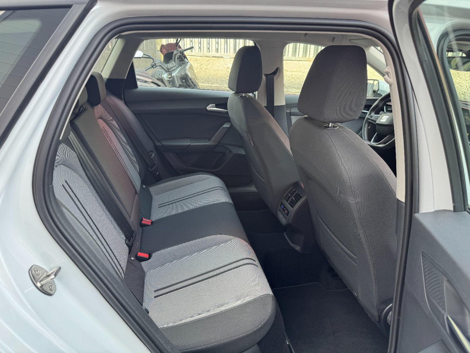 Seat Leon sportstourer 2.0 tdi style 150cv dsg - 9