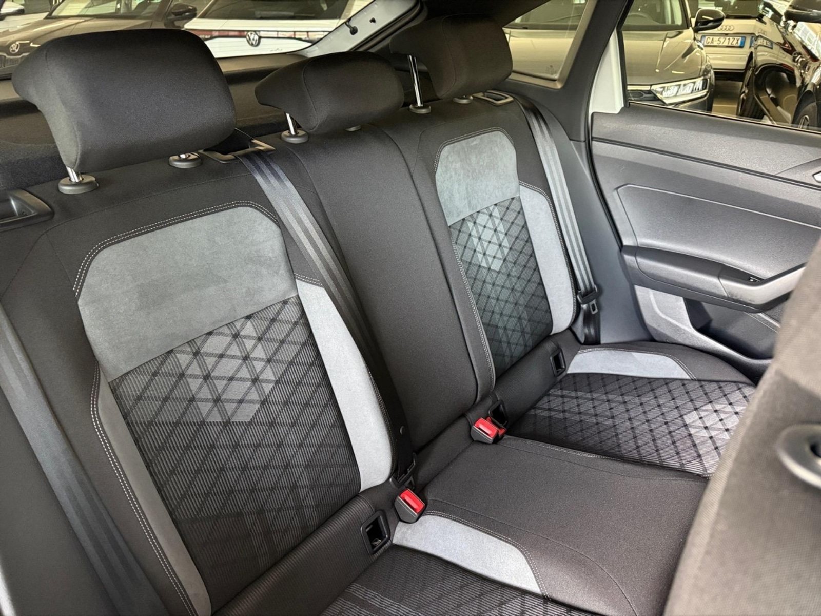 Volkswagen Taigo 1.0 tsi r-line 115cv - 10
