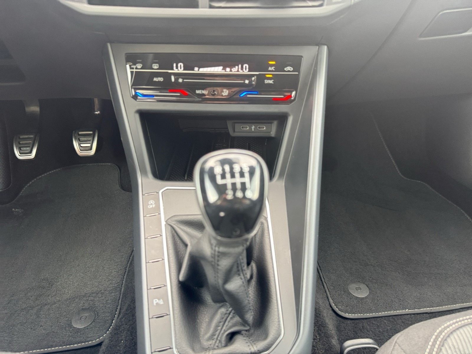 Volkswagen Taigo 1.0 tsi r-line 115cv - 18