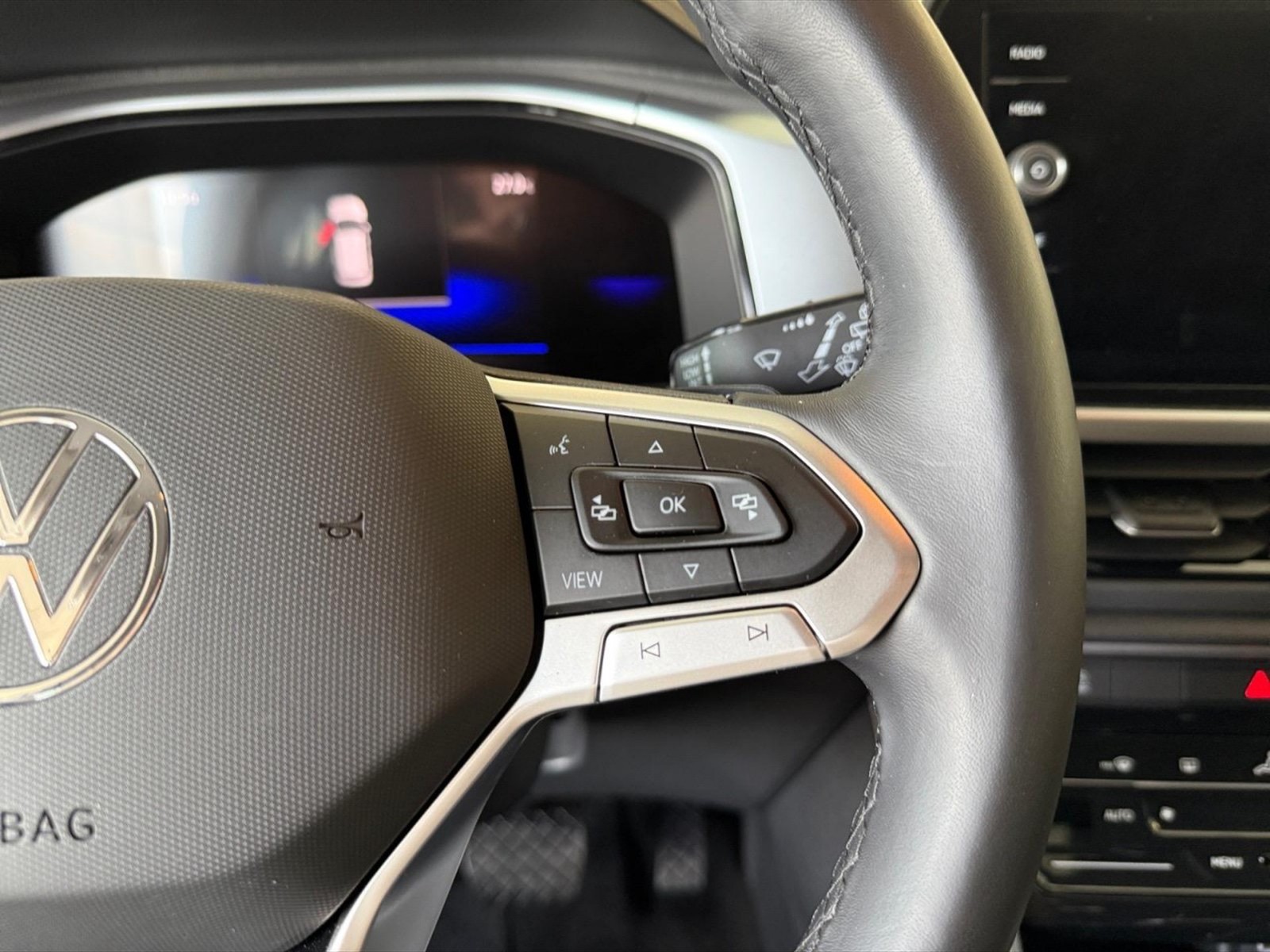 Volkswagen T-Roc 1.5 tsi edition plus dsg - 17