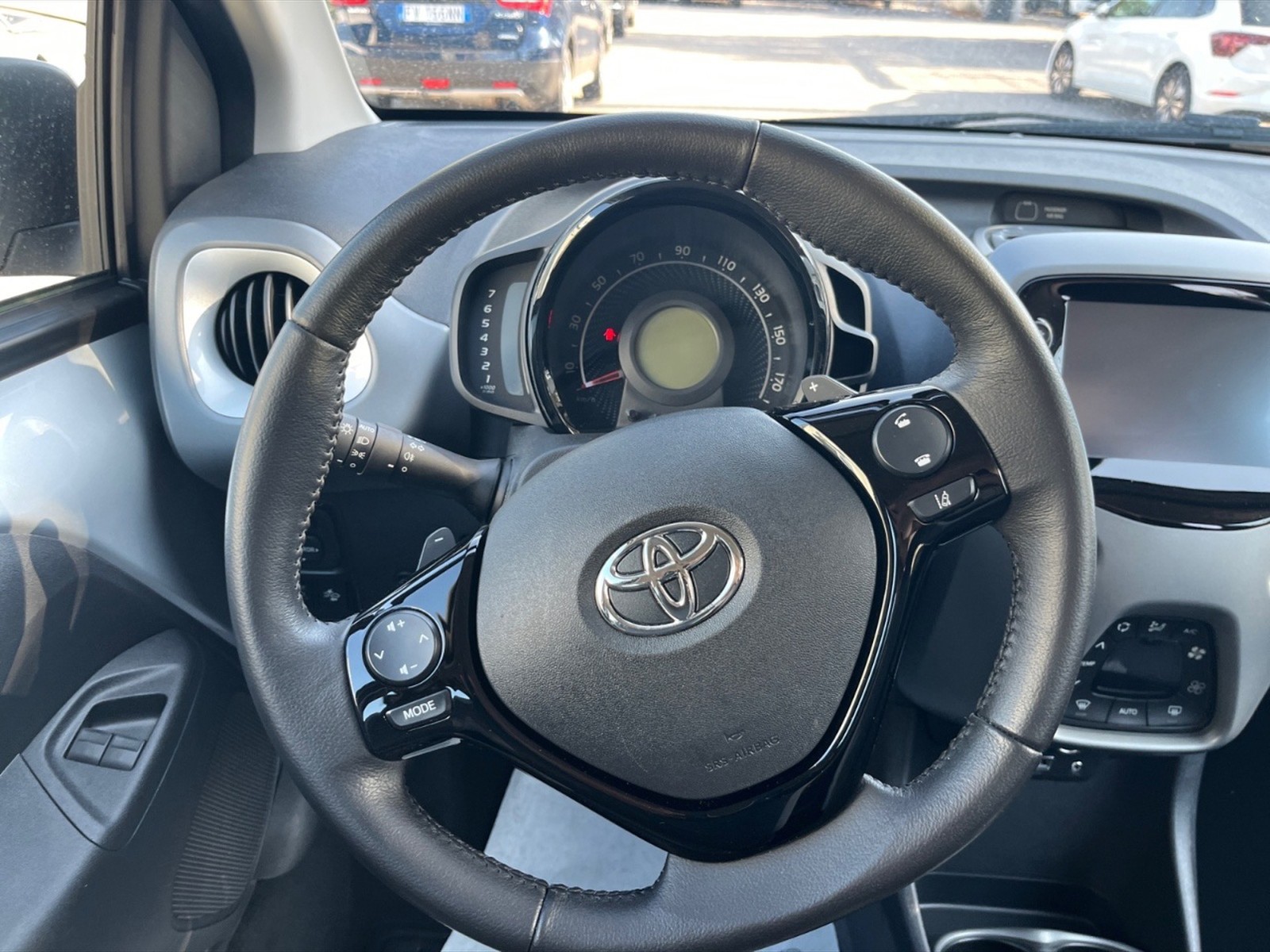 Toyota Aygo 5p 1.0 x-fun m-mt 72cv - 8