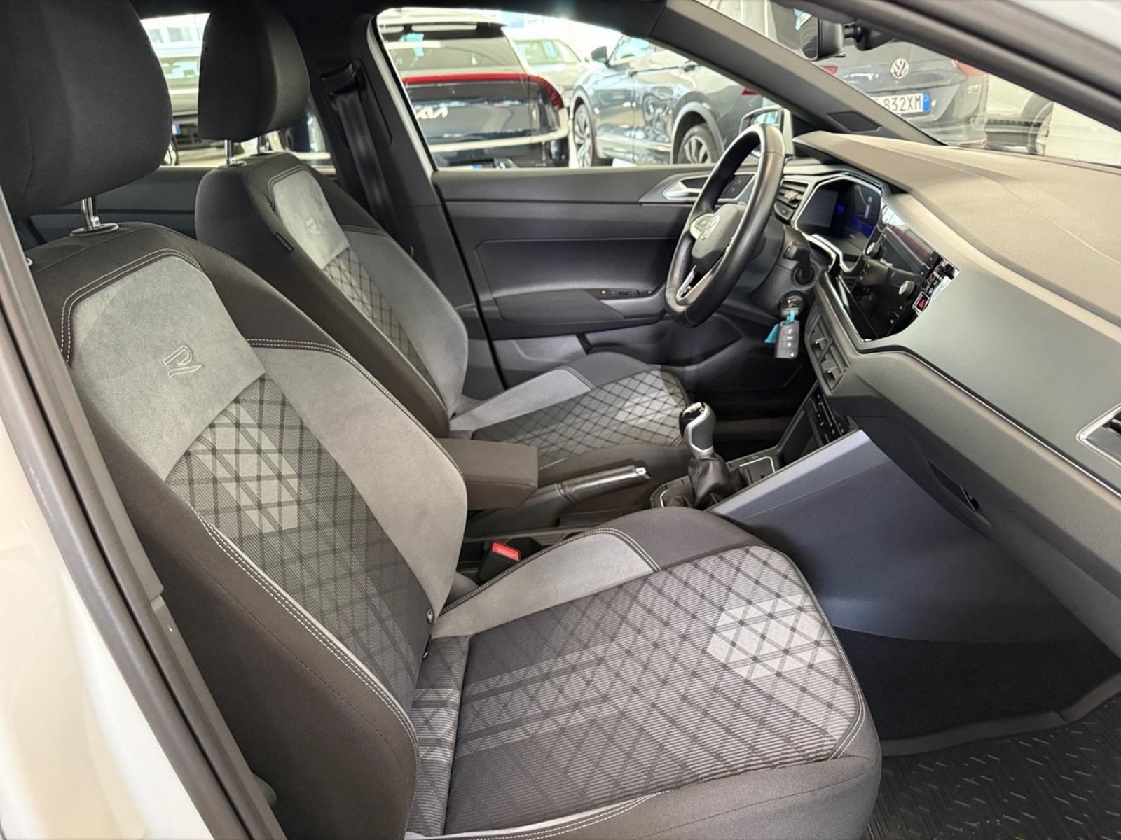 Volkswagen Polo 1.0 tsi r-line 95cv - 9