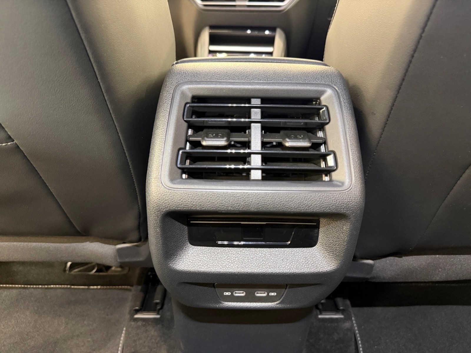 Volkswagen Tiguan 2.0 tdi r-line 4motion 193cv dsg - 29