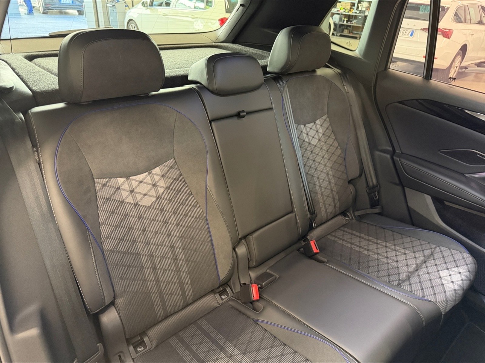 Volkswagen Tiguan 2.0 tdi r-line 4motion 193cv dsg - 10