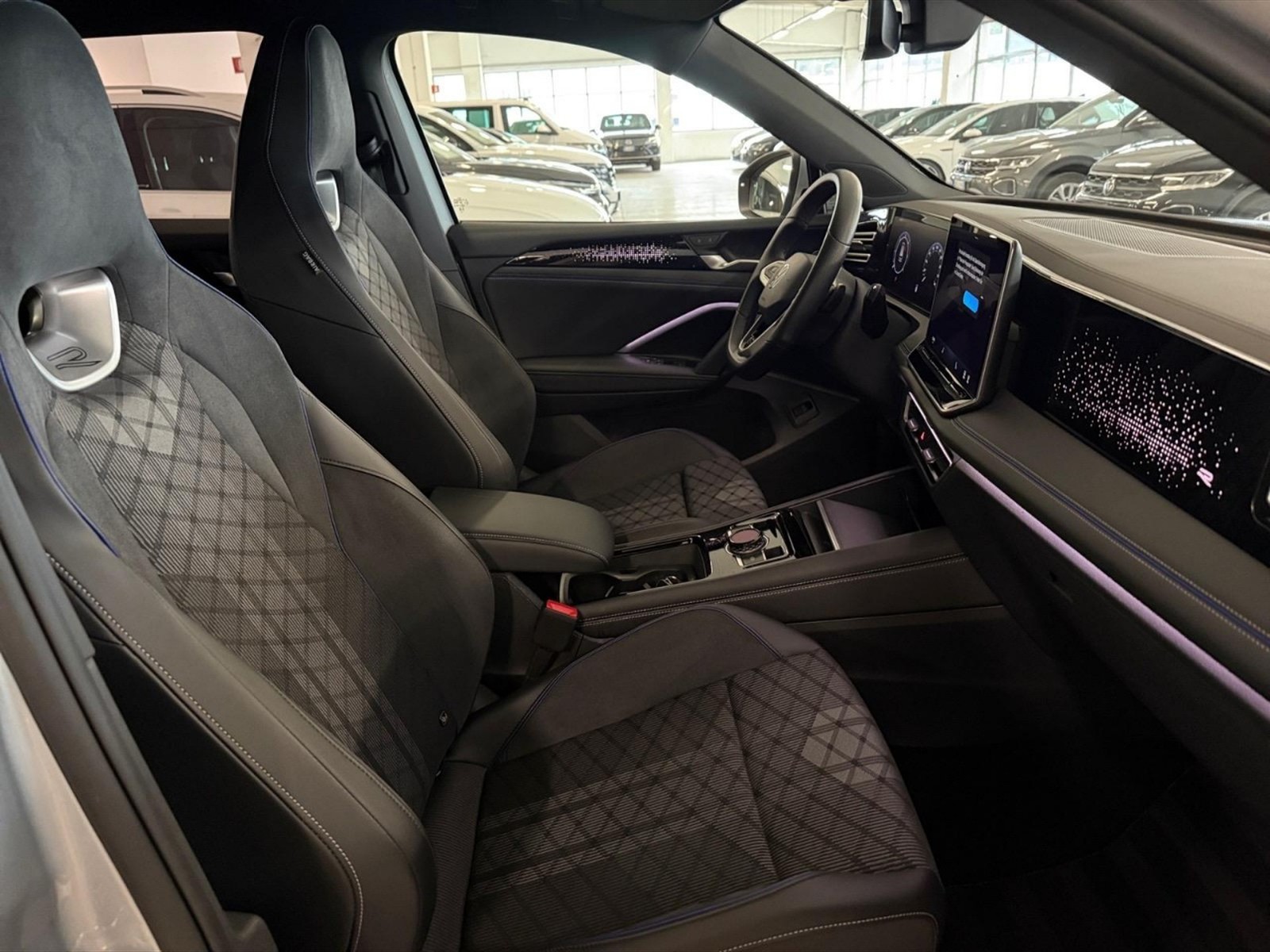 Volkswagen Tiguan 2.0 tdi r-line 4motion 193cv dsg - 9