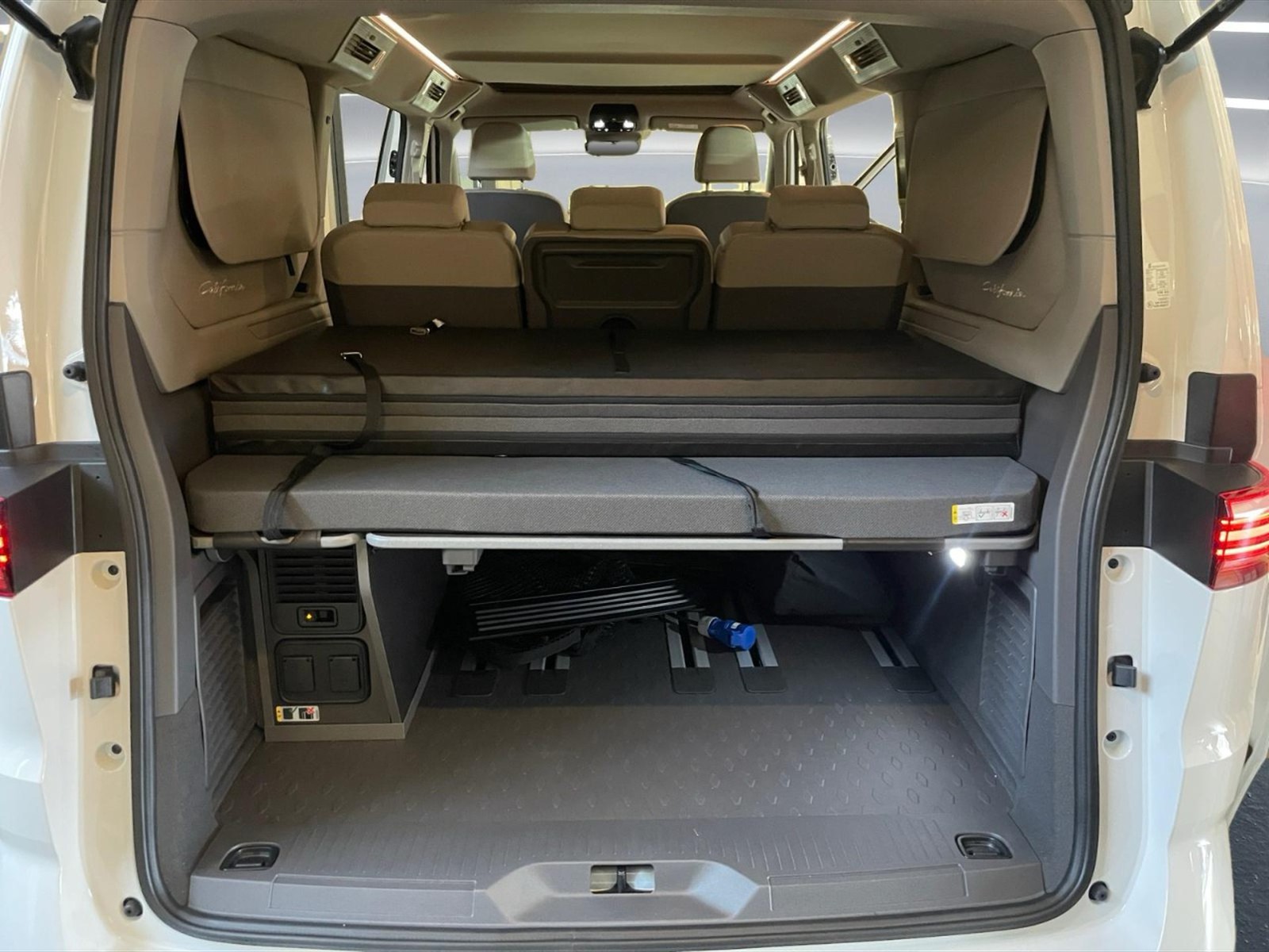 Volkswagen T7 California California T7 2.0 tdi Beach Tour 150cv DSG7 - 3