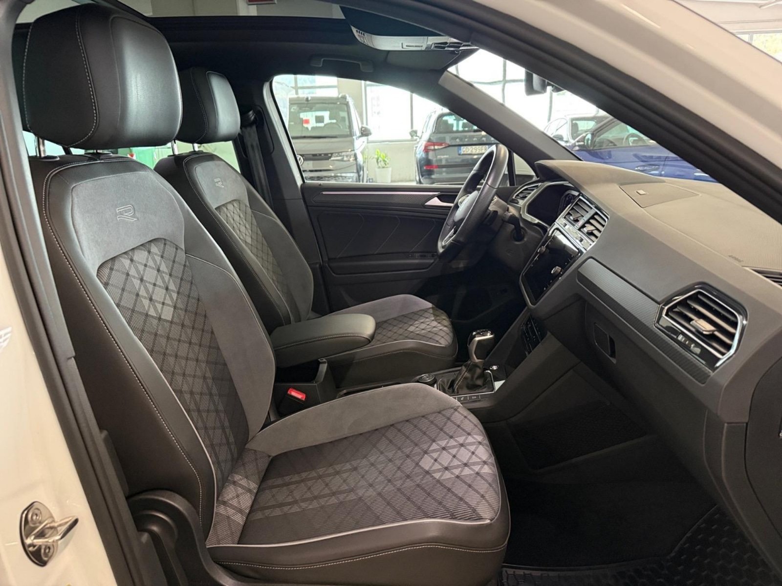 Volkswagen Tiguan 2.0 tdi r-line 4motion 200cv dsg - 9