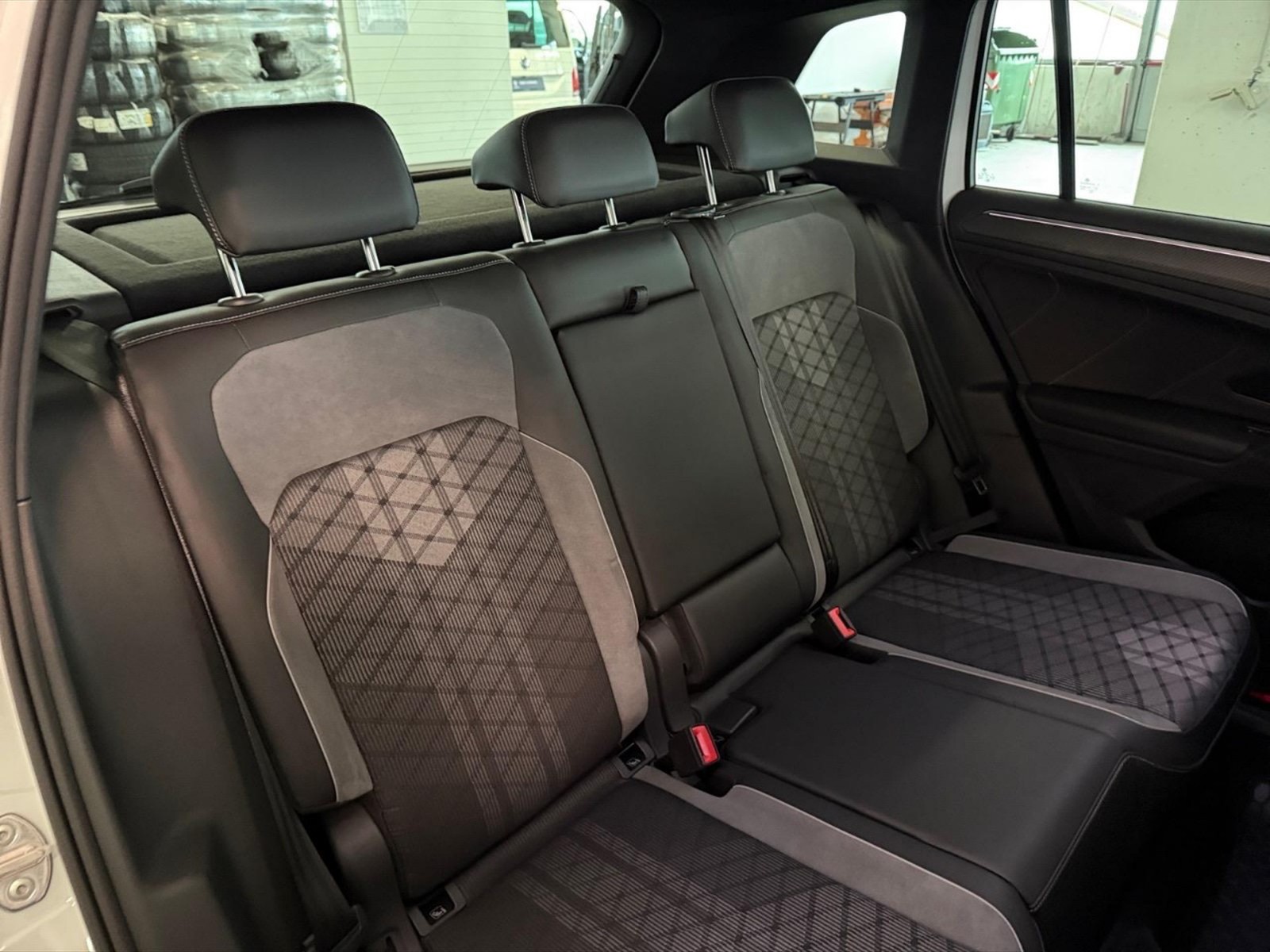 Volkswagen Tiguan 2.0 tdi r-line 4motion 200cv dsg - 10