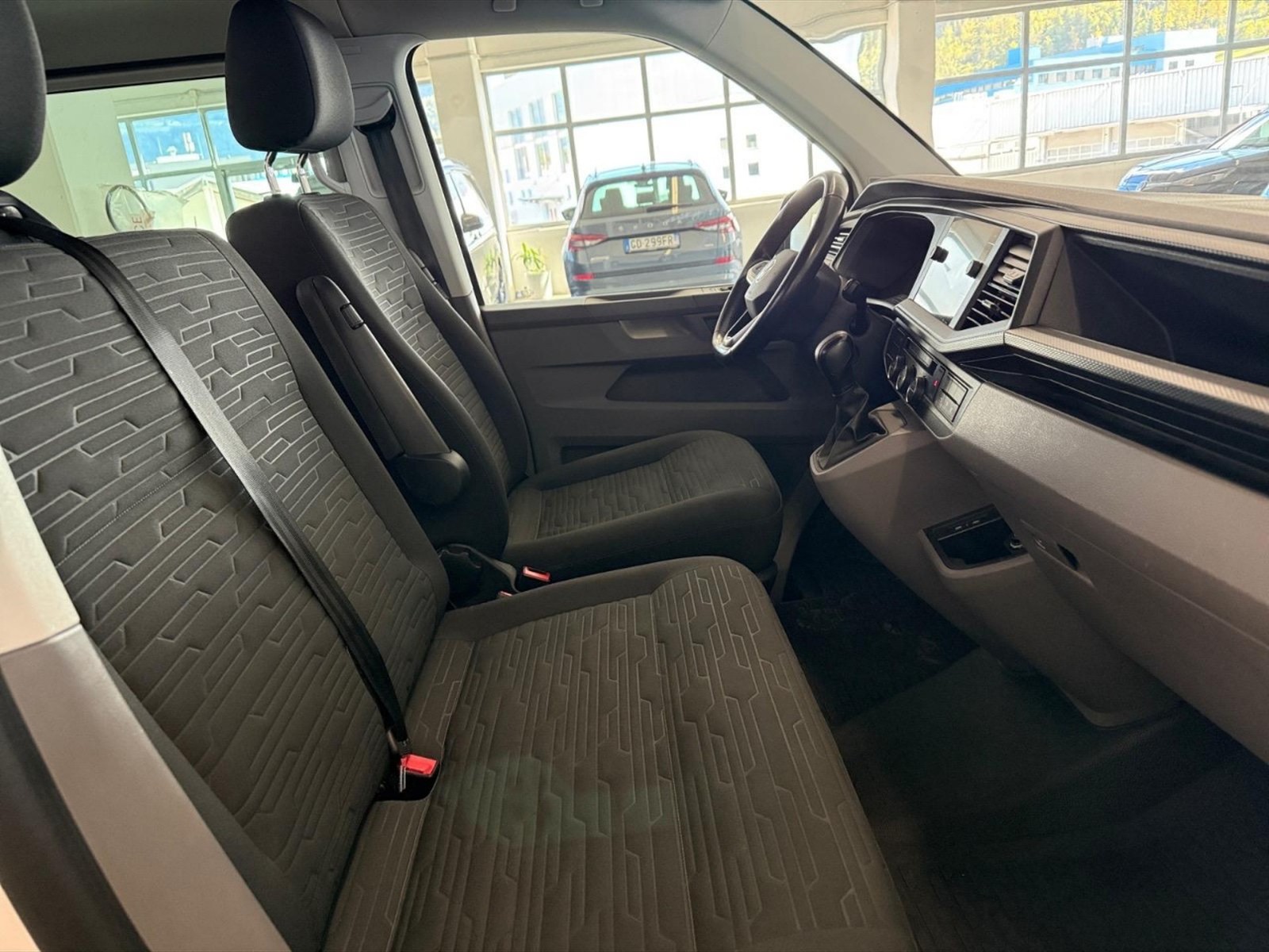 Volkswagen T6.1 Caravelle 2.0 tdi 150cv cruise p.c. dsg7 - 9