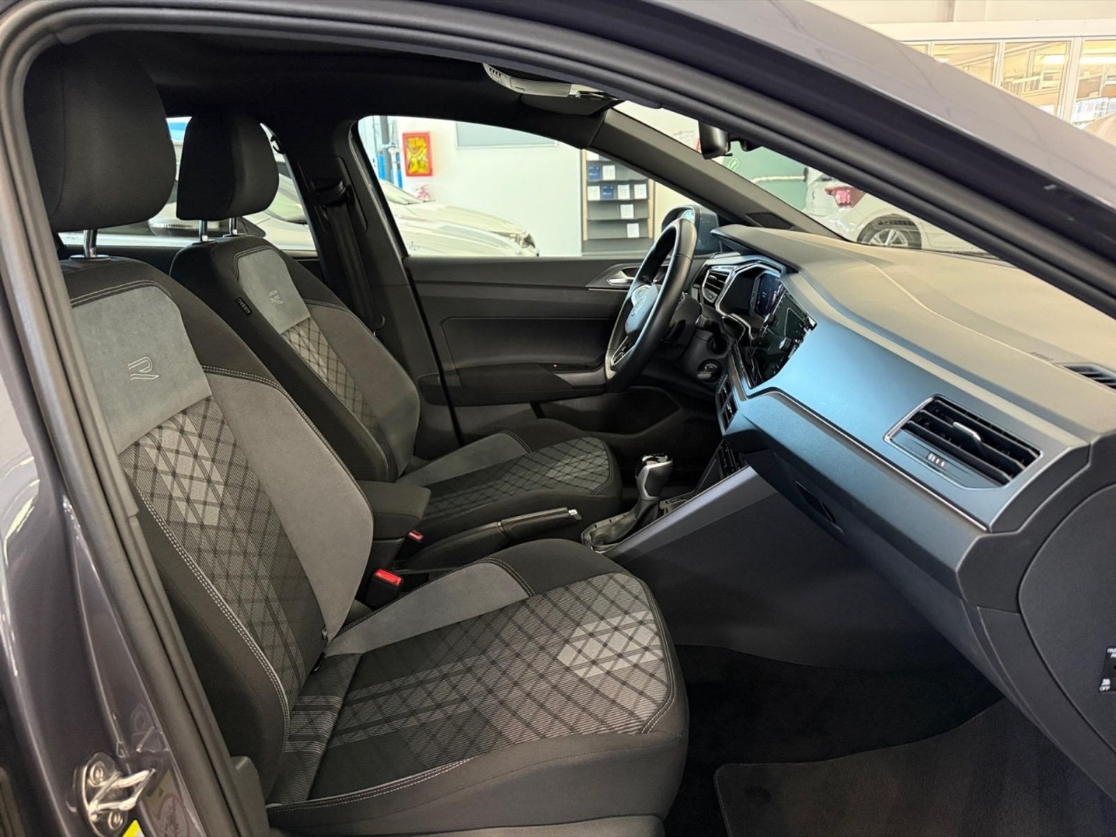 Volkswagen Taigo 1.0 tsi r-line 115cv dsg - 9