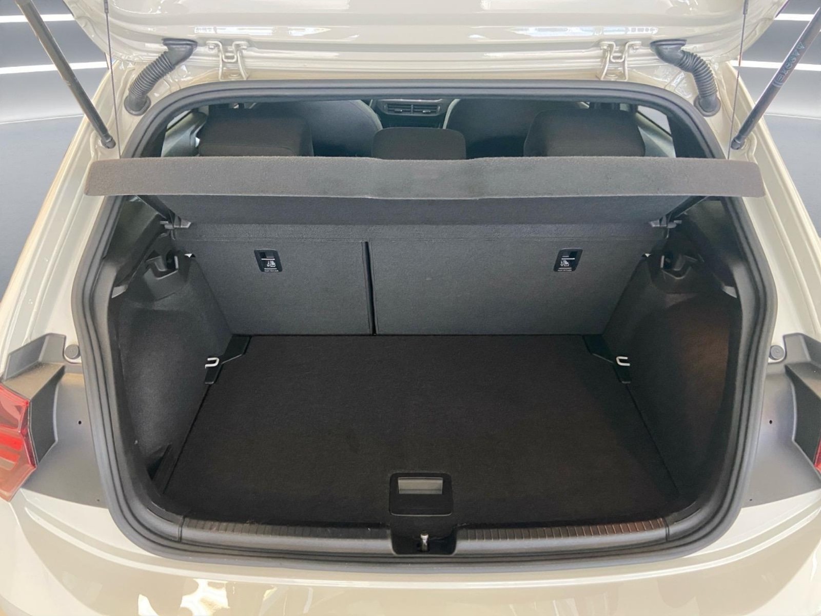 Volkswagen Polo 1.0 tsi r-line 95cv - 12