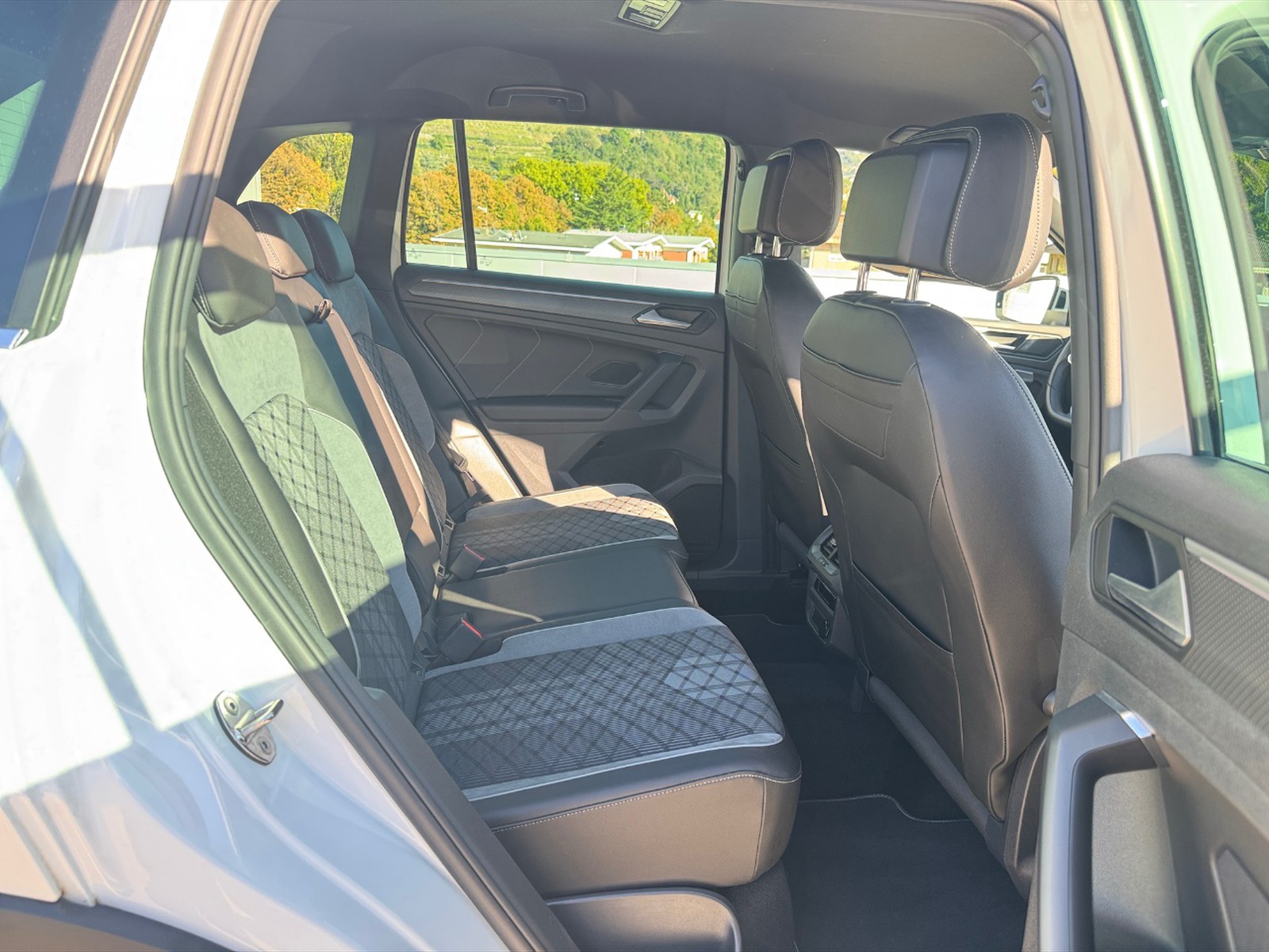 Volkswagen Tiguan 2.0 tdi r-line 4motion 150cv dsg - 8