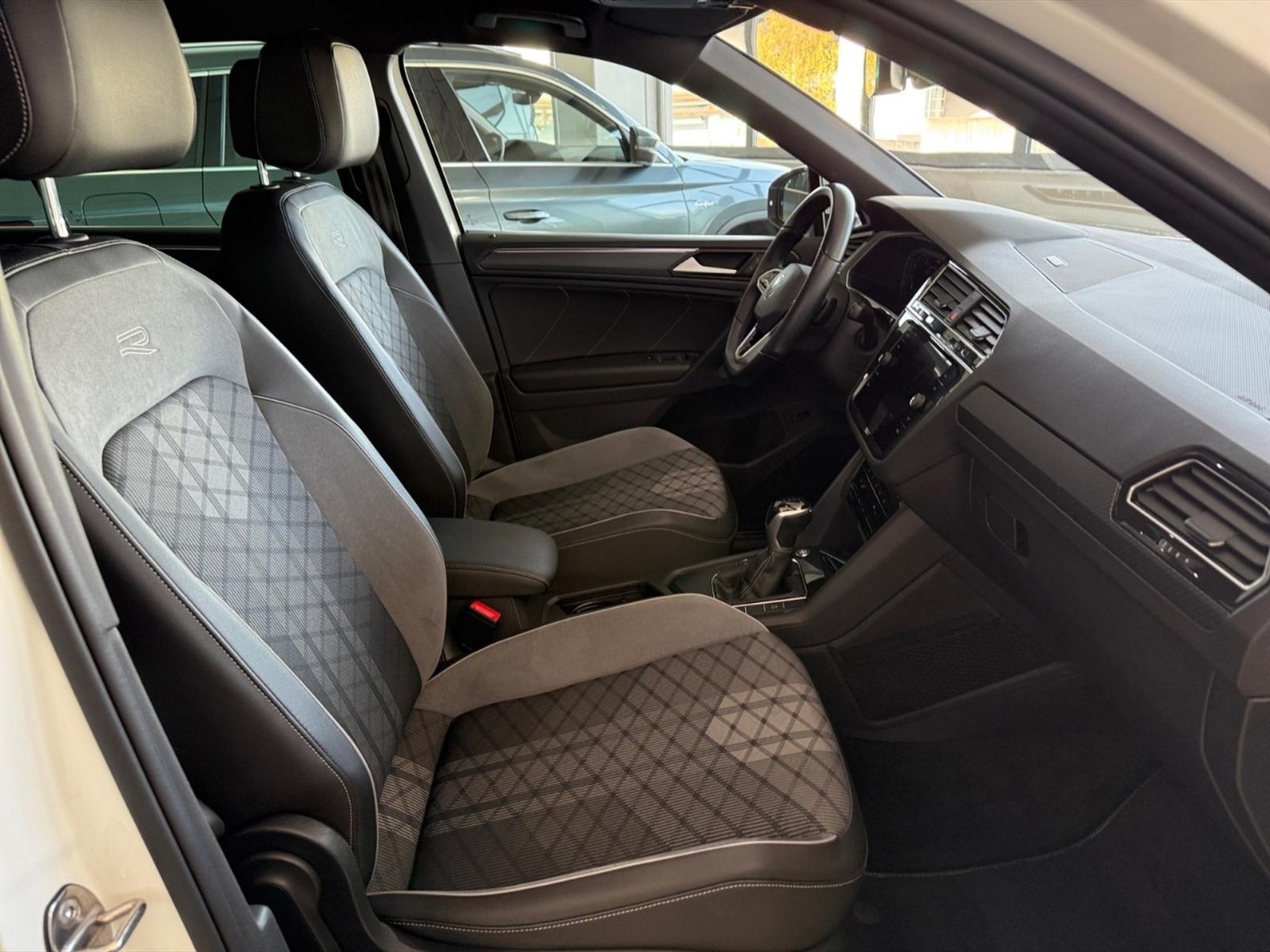 Volkswagen Tiguan 1.5 tsi r-line 150cv dsg - 9