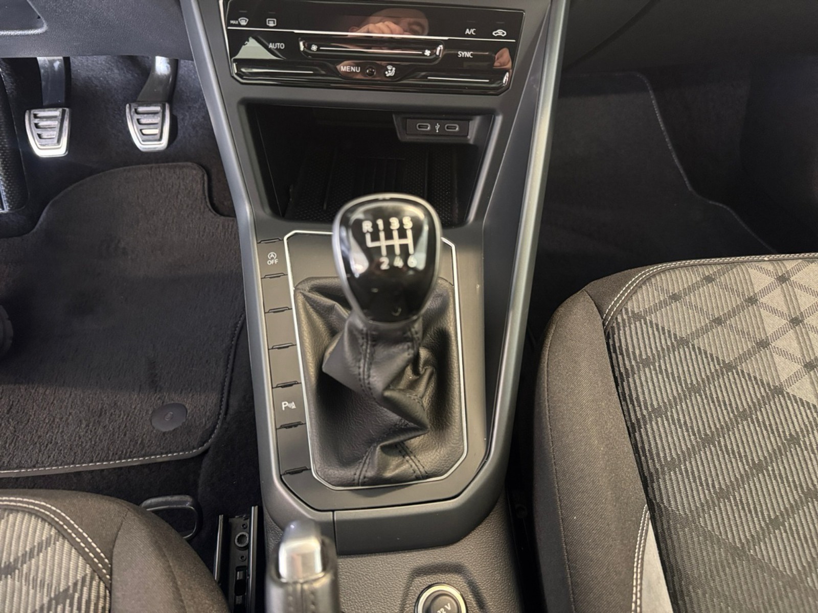 Volkswagen Taigo 1.0 tsi r-line 115cv - 21