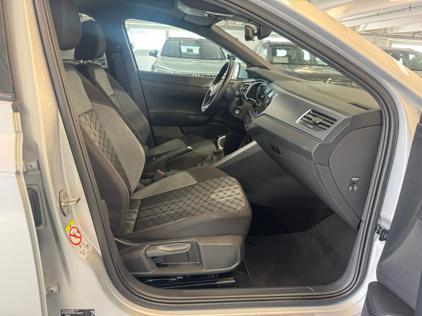 Volkswagen Taigo 1.0 tsi r-line 115cv - 9
