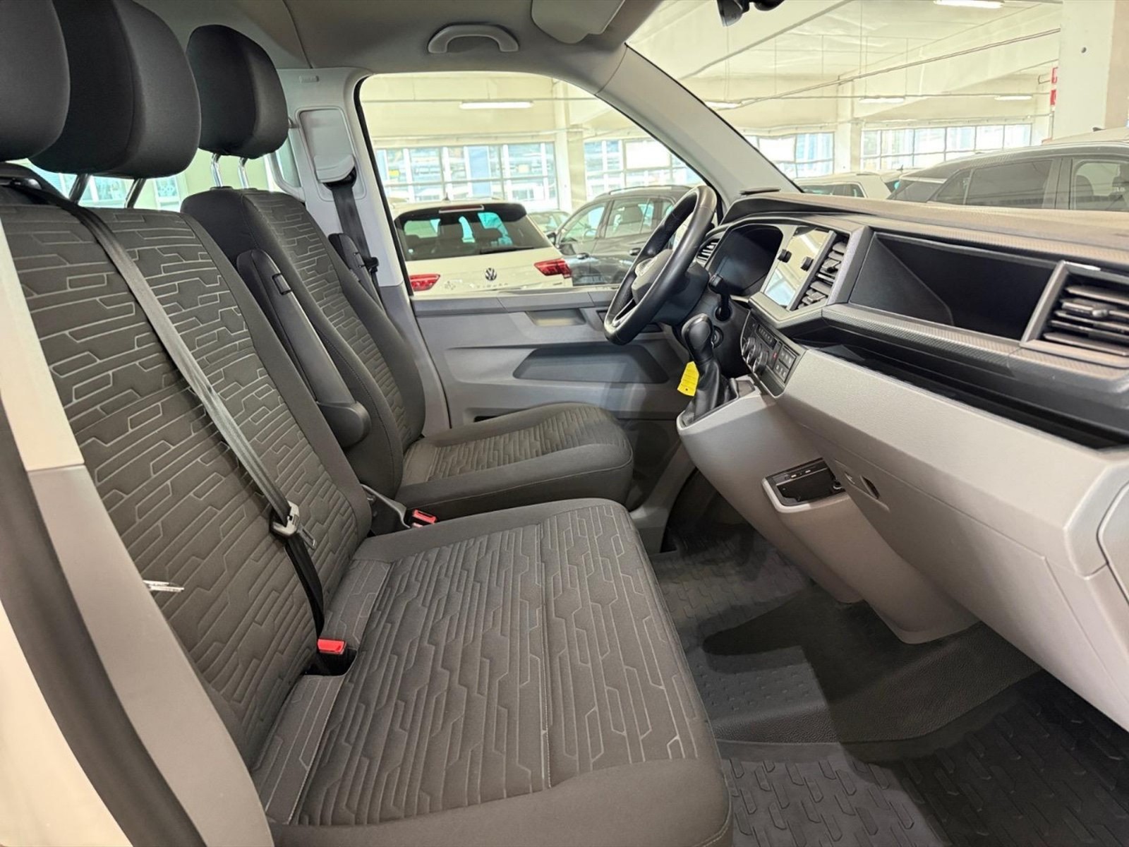 Volkswagen T6.1 Caravelle 2.0 tdi 150cv cruise p.c. dsg7 - 9
