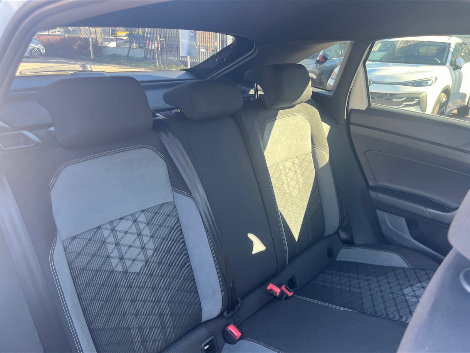 Volkswagen Taigo 1.0 tsi r-line 110cv - 10